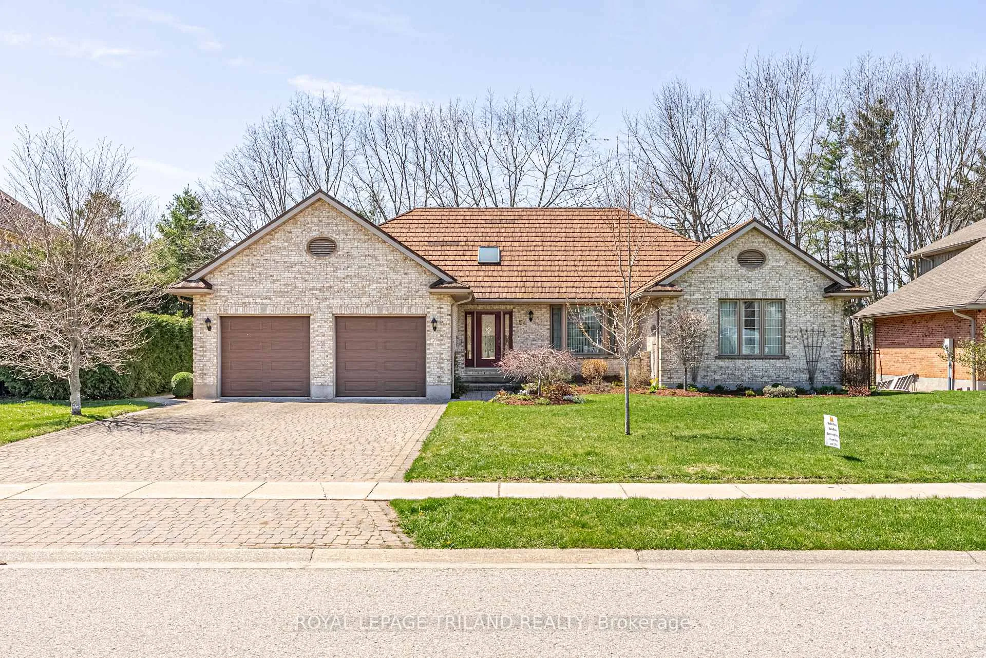 Photo 4 of 154 Parkview Drive, Thames Centre, Dorchester — HOMEH