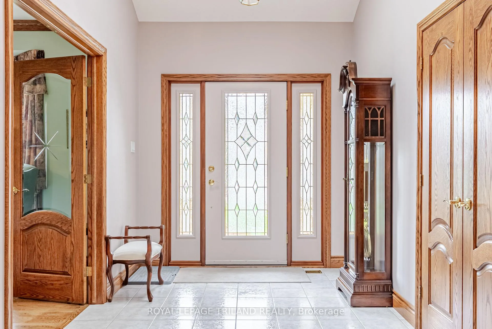 Photo 5 of 154 Parkview Drive, Thames Centre, Dorchester — HOMEH
