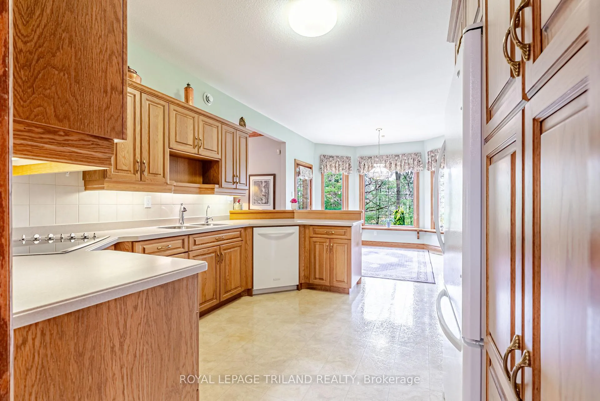 Photo 14 of 154 Parkview Drive, Thames Centre, Dorchester — HOMEH