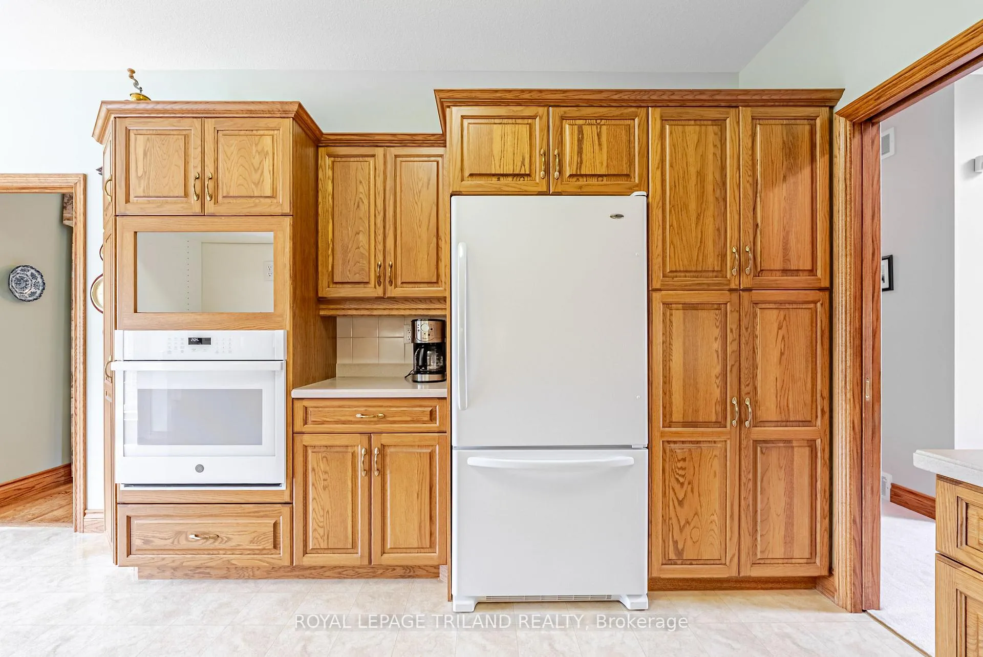 Photo 15 of 154 Parkview Drive, Thames Centre, Dorchester — HOMEH
