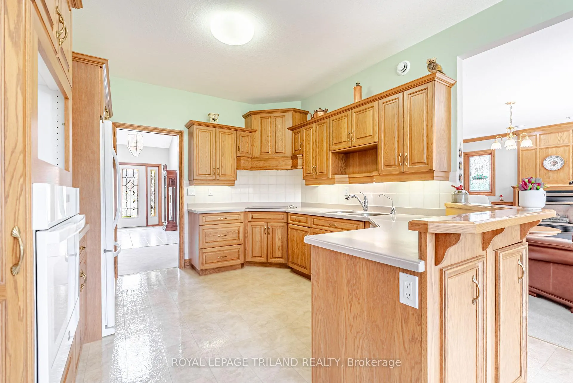 Photo 16 of 154 Parkview Drive, Thames Centre, Dorchester — HOMEH