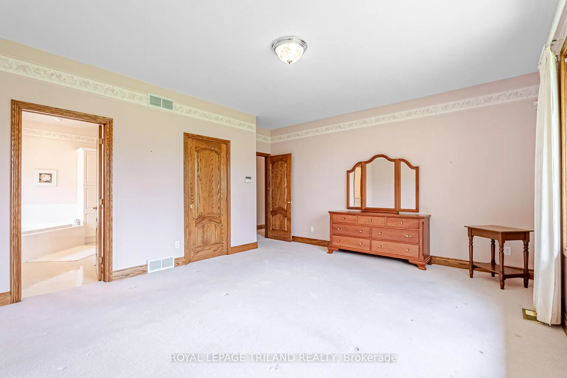 Photo 23 of 154 Parkview Drive, Thames Centre, Dorchester — HOMEH