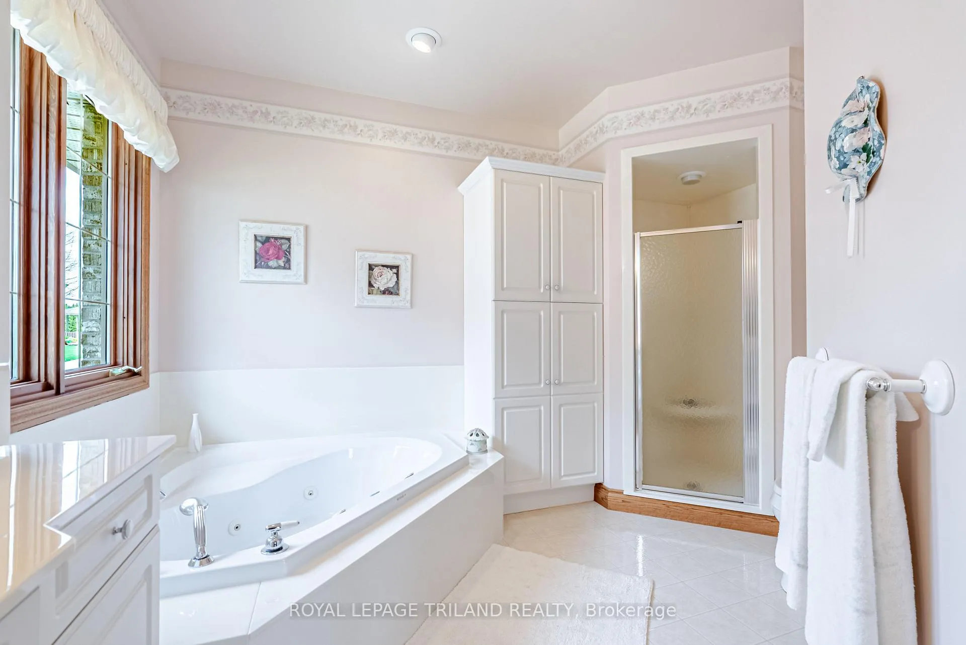Photo 25 of 154 Parkview Drive, Thames Centre, Dorchester — HOMEH