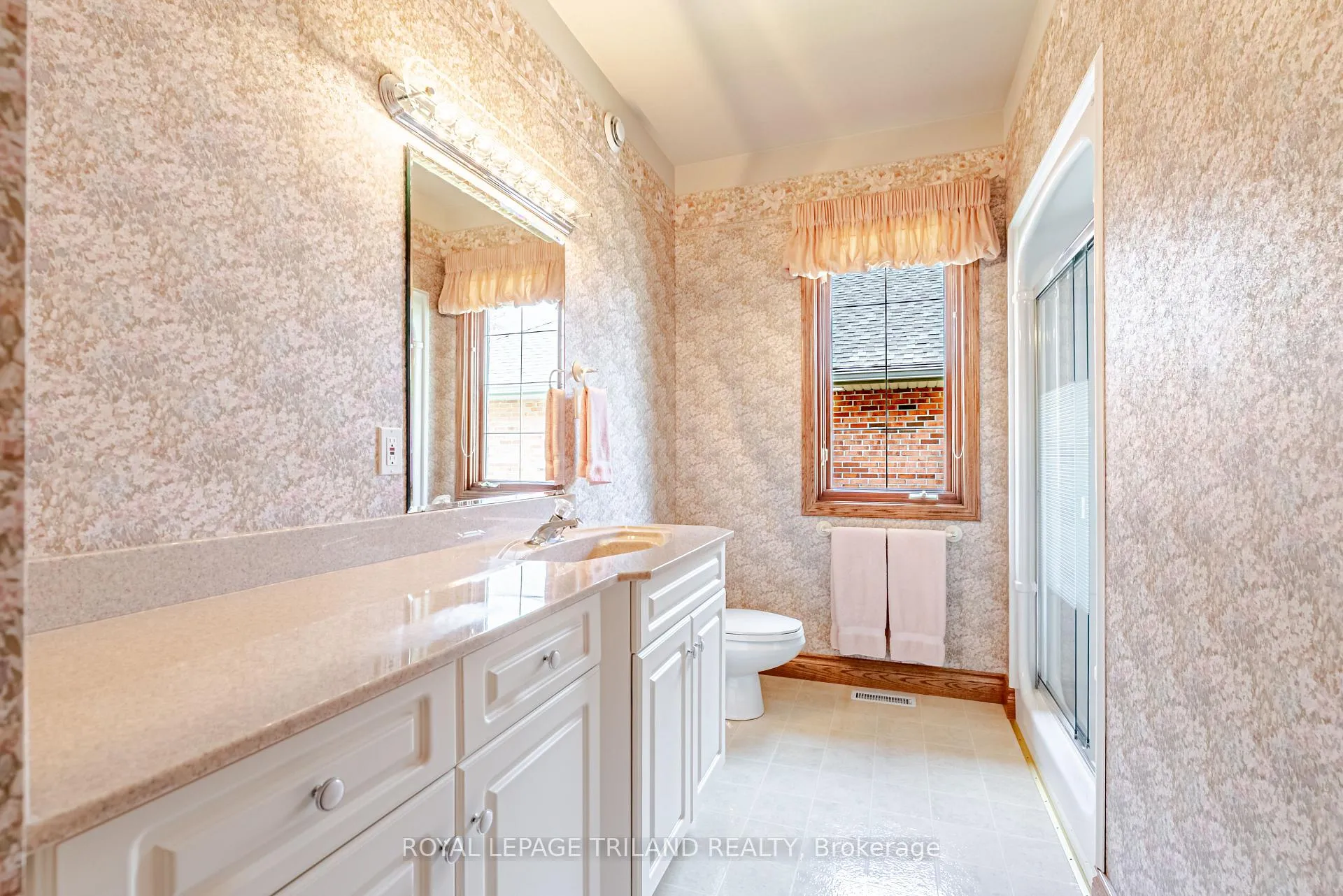 Photo 26 of 154 Parkview Drive, Thames Centre, Dorchester — HOMEH