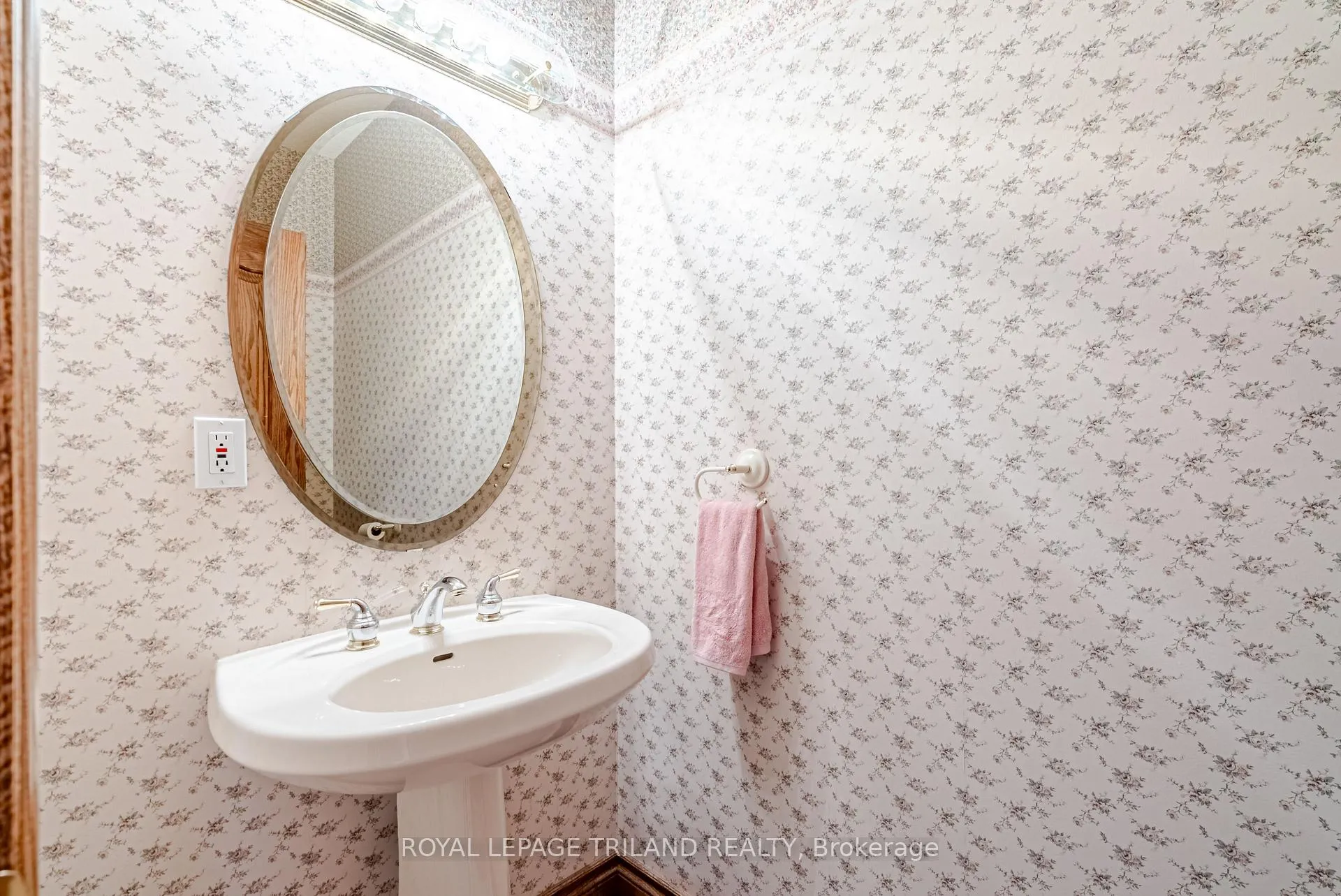 Photo 29 of 154 Parkview Drive, Thames Centre, Dorchester — HOMEH
