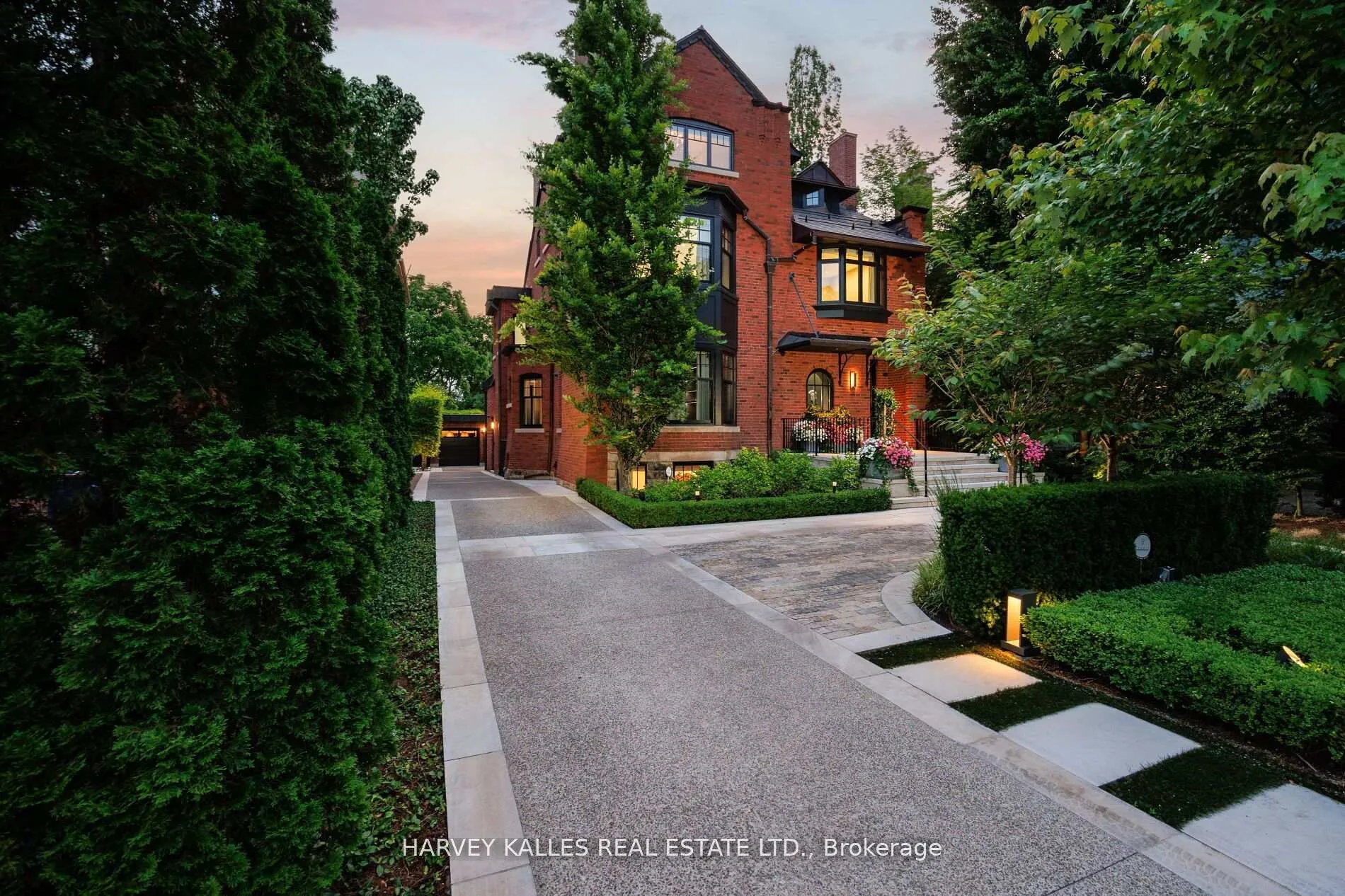 Photo 2 of 27 South Drive, Toronto, Rosedale-Moore Park — HOMEH