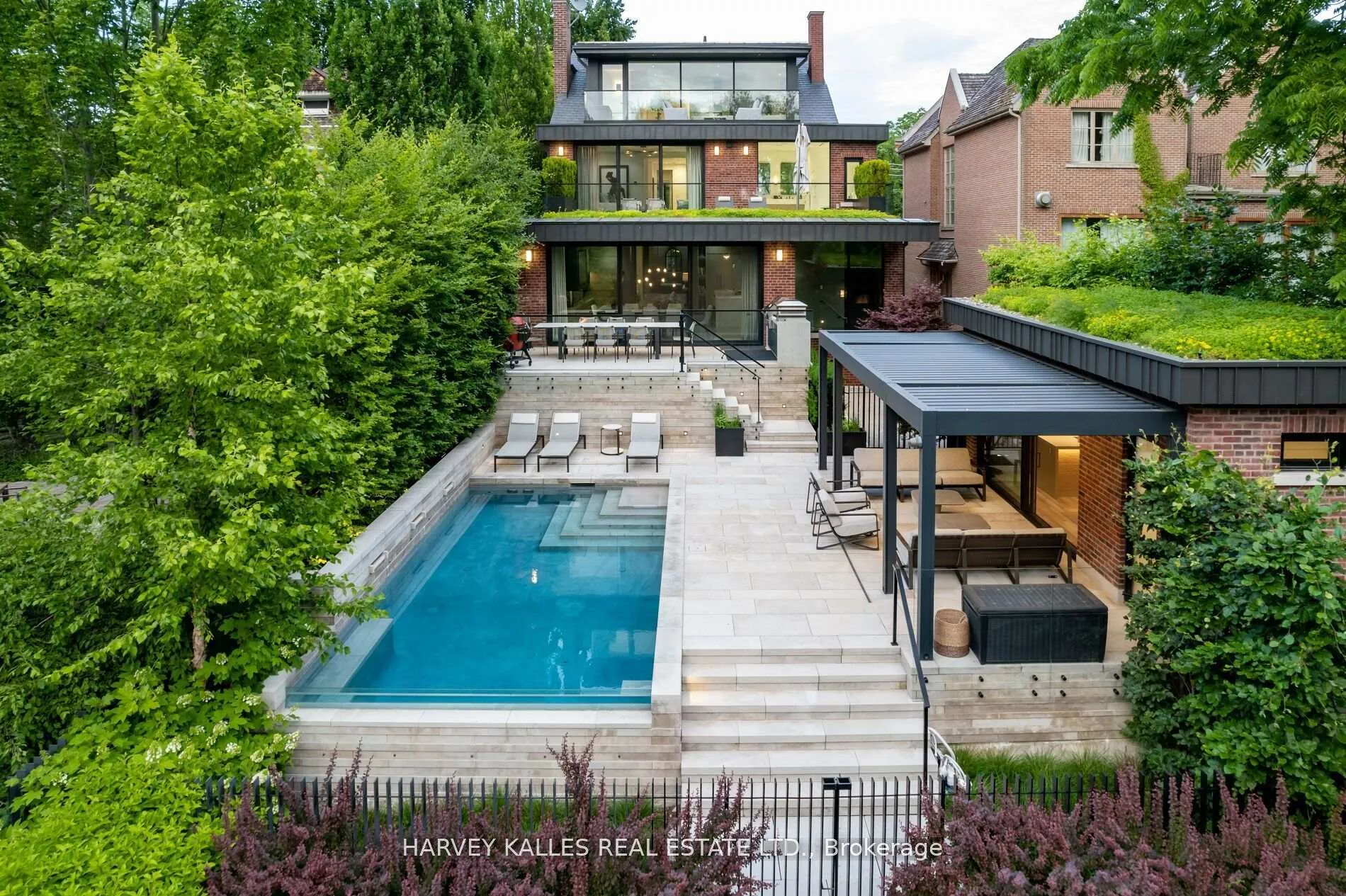 Photo 4 of 27 South Drive, Toronto, Rosedale-Moore Park — HOMEH