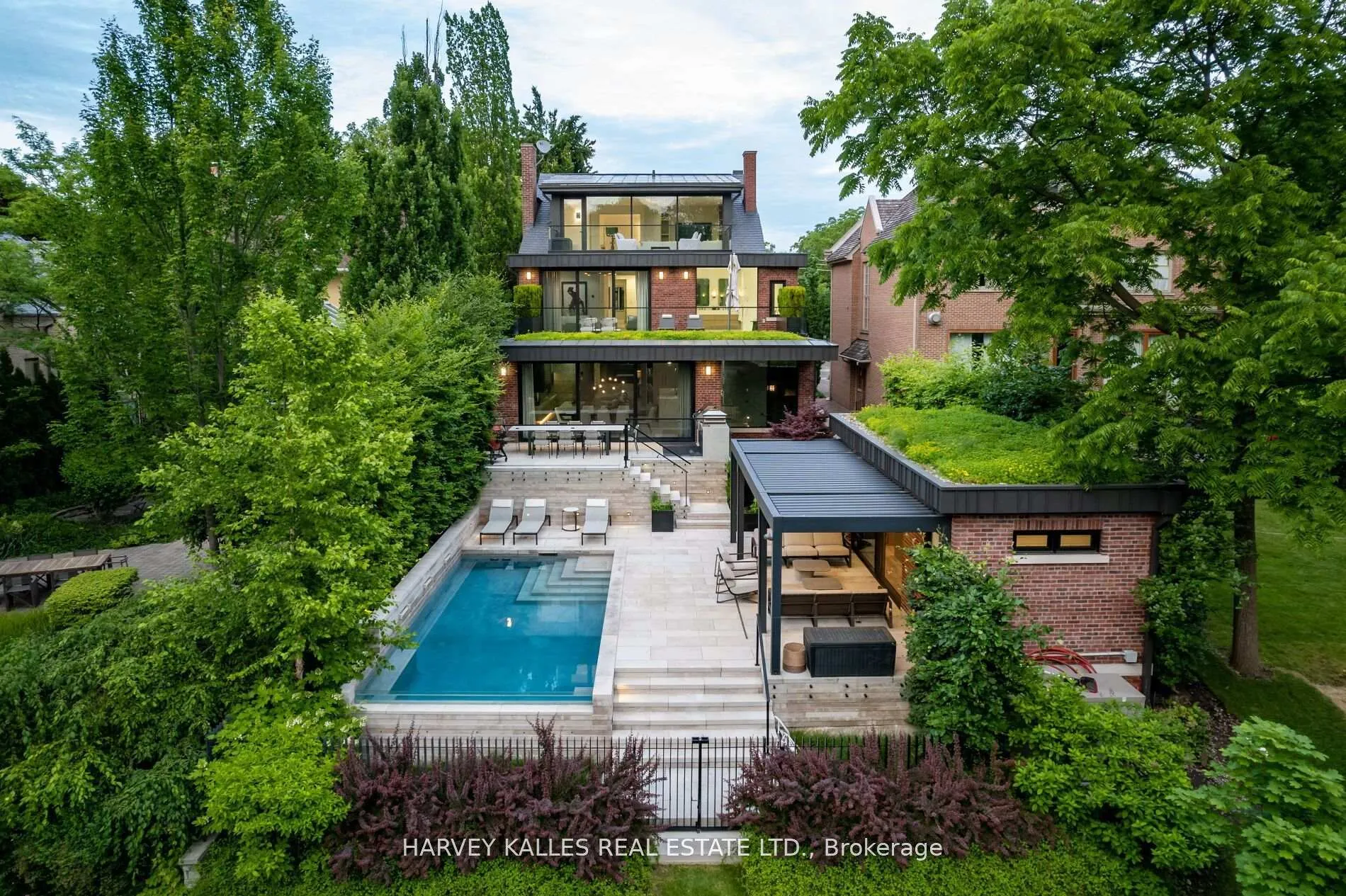 Photo 6 of 27 South Drive, Toronto, Rosedale-Moore Park — HOMEH