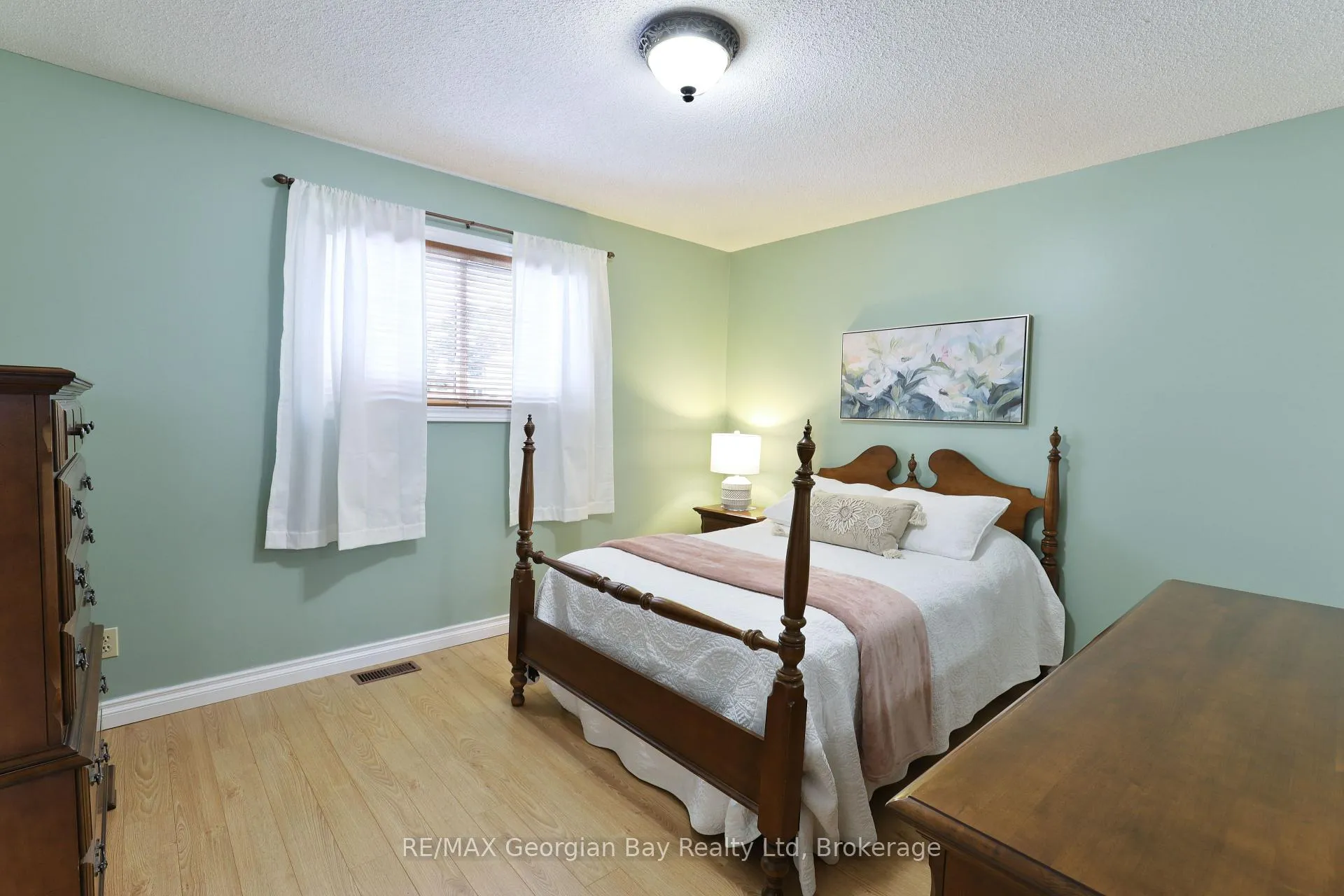 Photo 13 of 32 Bonaventure Place, Penetanguishene — HOMEH
