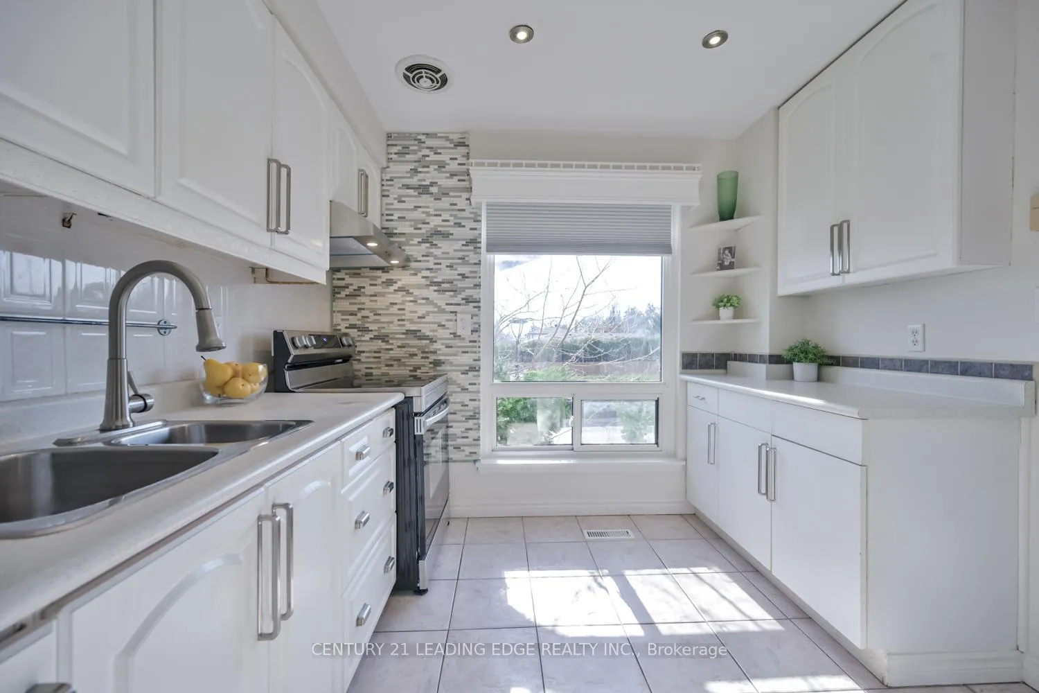 Photo 5 of Unit 15, 1 Wootten Way S, Markham, Sherwood-Amberglen — HOMEH