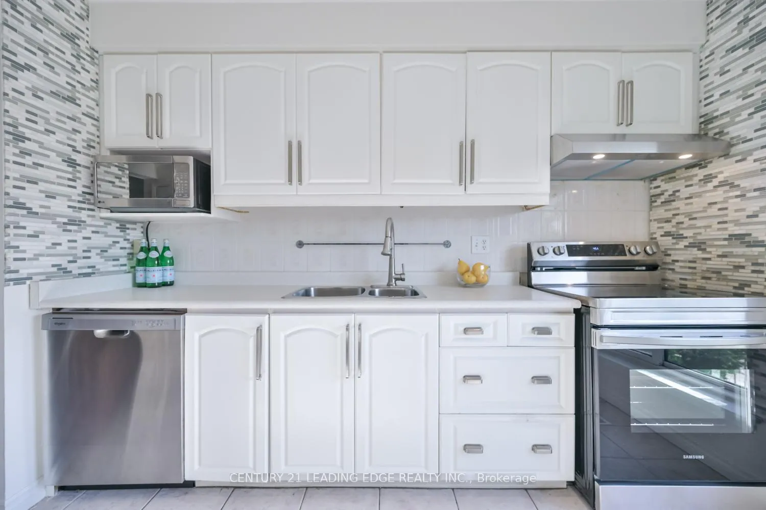 Photo 6 of Unit 15, 1 Wootten Way S, Markham, Sherwood-Amberglen — HOMEH