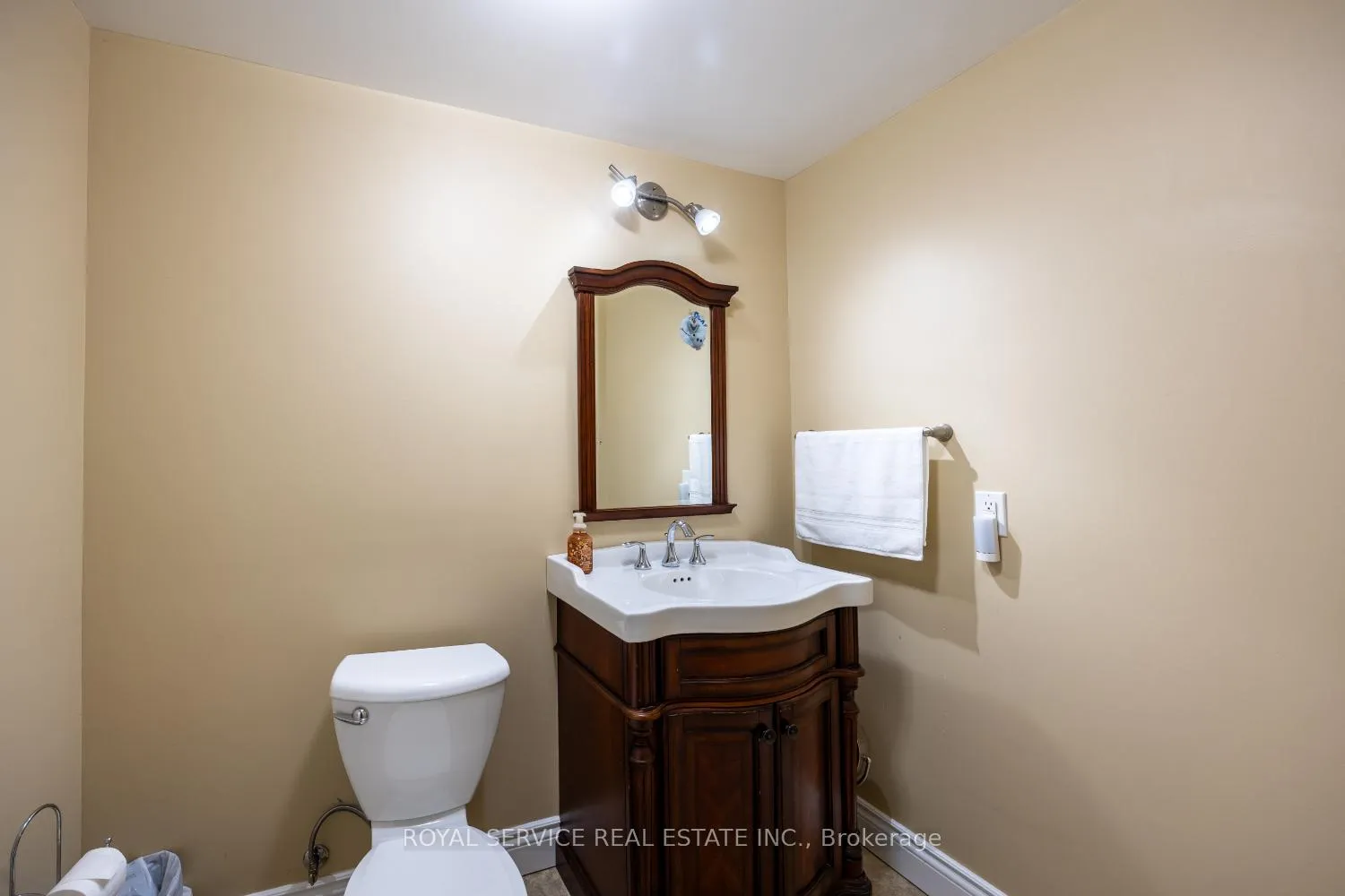 Photo 35 of 16 Cortland Crescent, Prince Edward County, Sophiasburg Ward — HOMEH