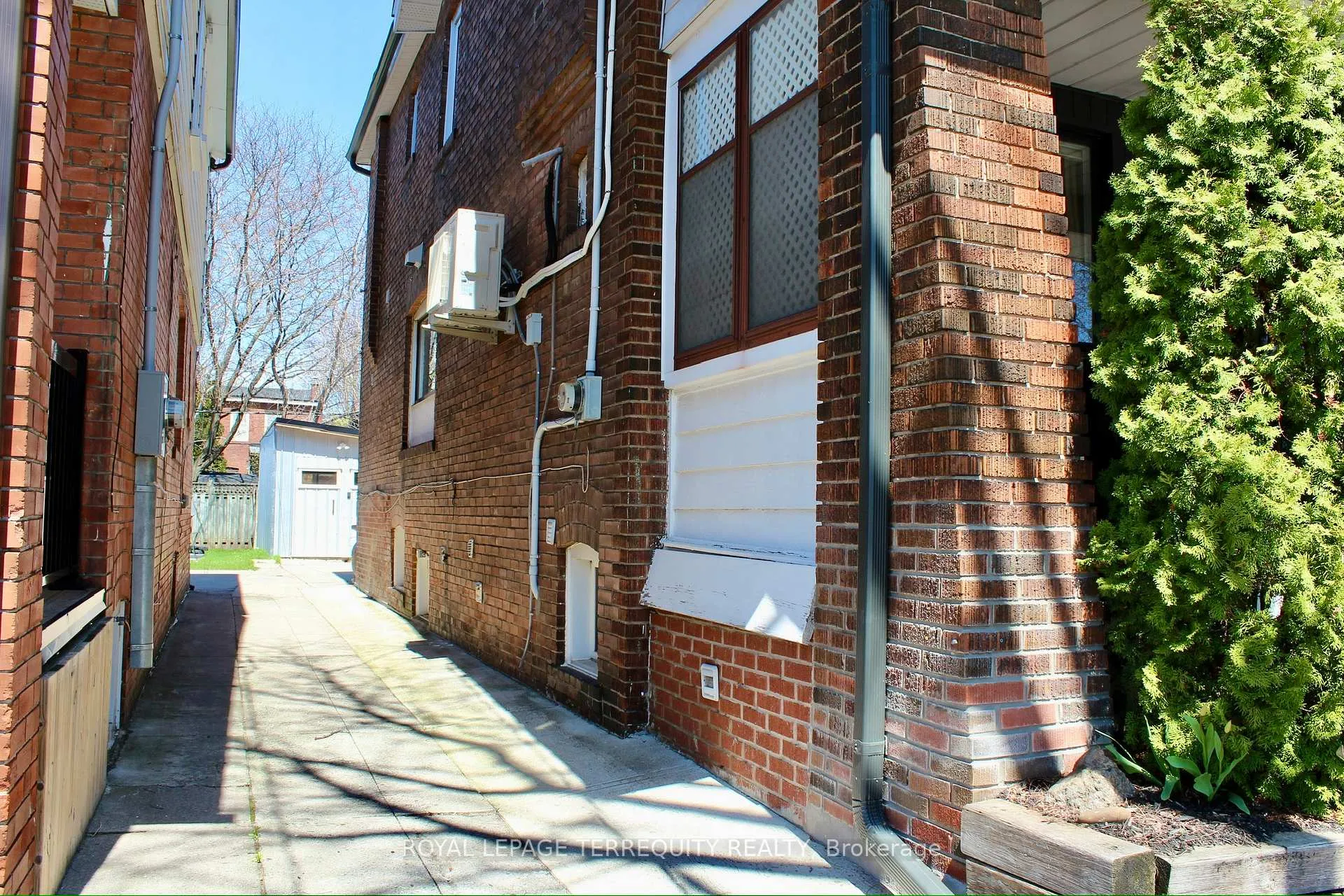 Photo 3 of Unit LOWER, 140 Wolverleigh Boulevard, Toronto, Danforth — HOMEH