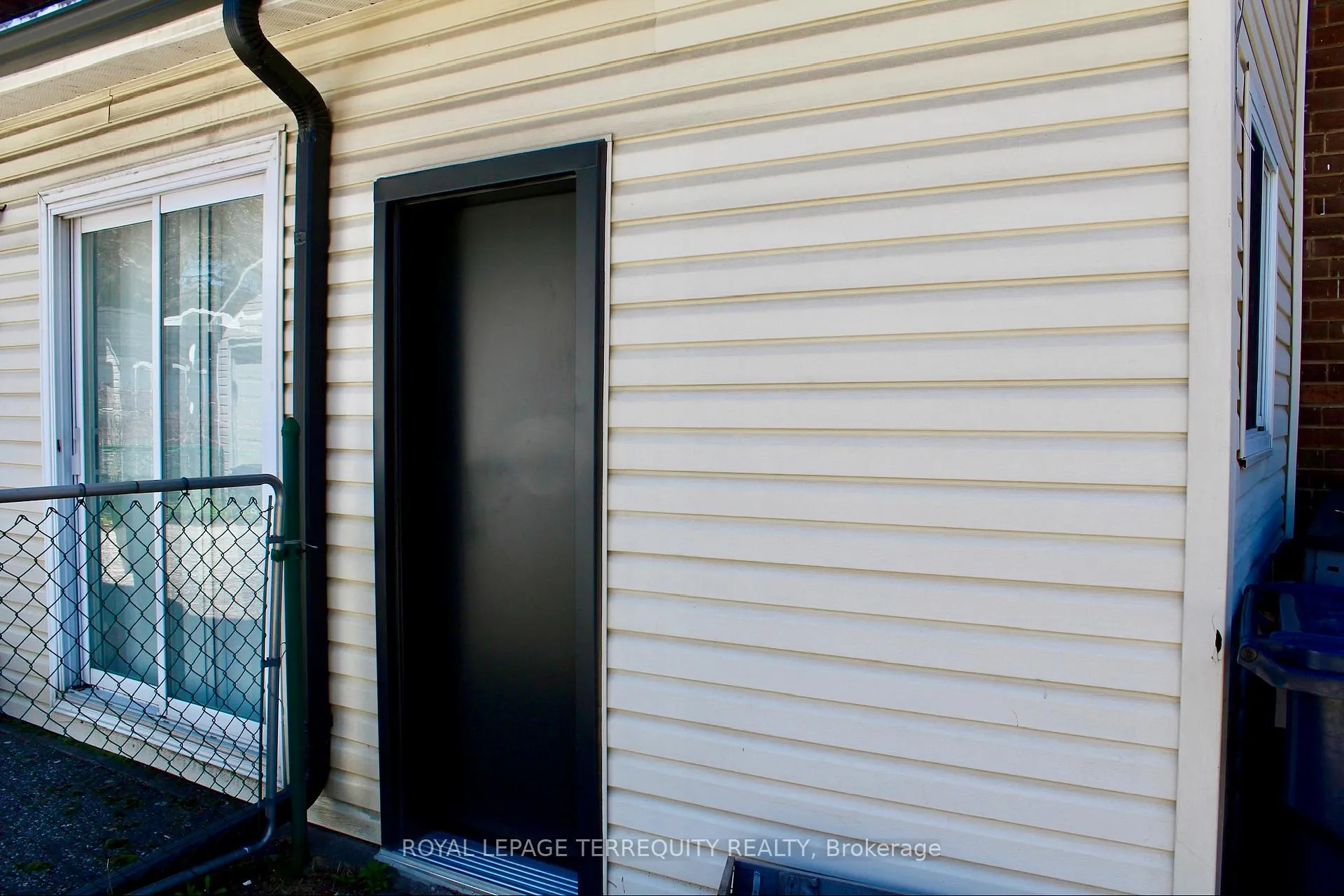 Photo 4 of Unit LOWER, 140 Wolverleigh Boulevard, Toronto, Danforth — HOMEH