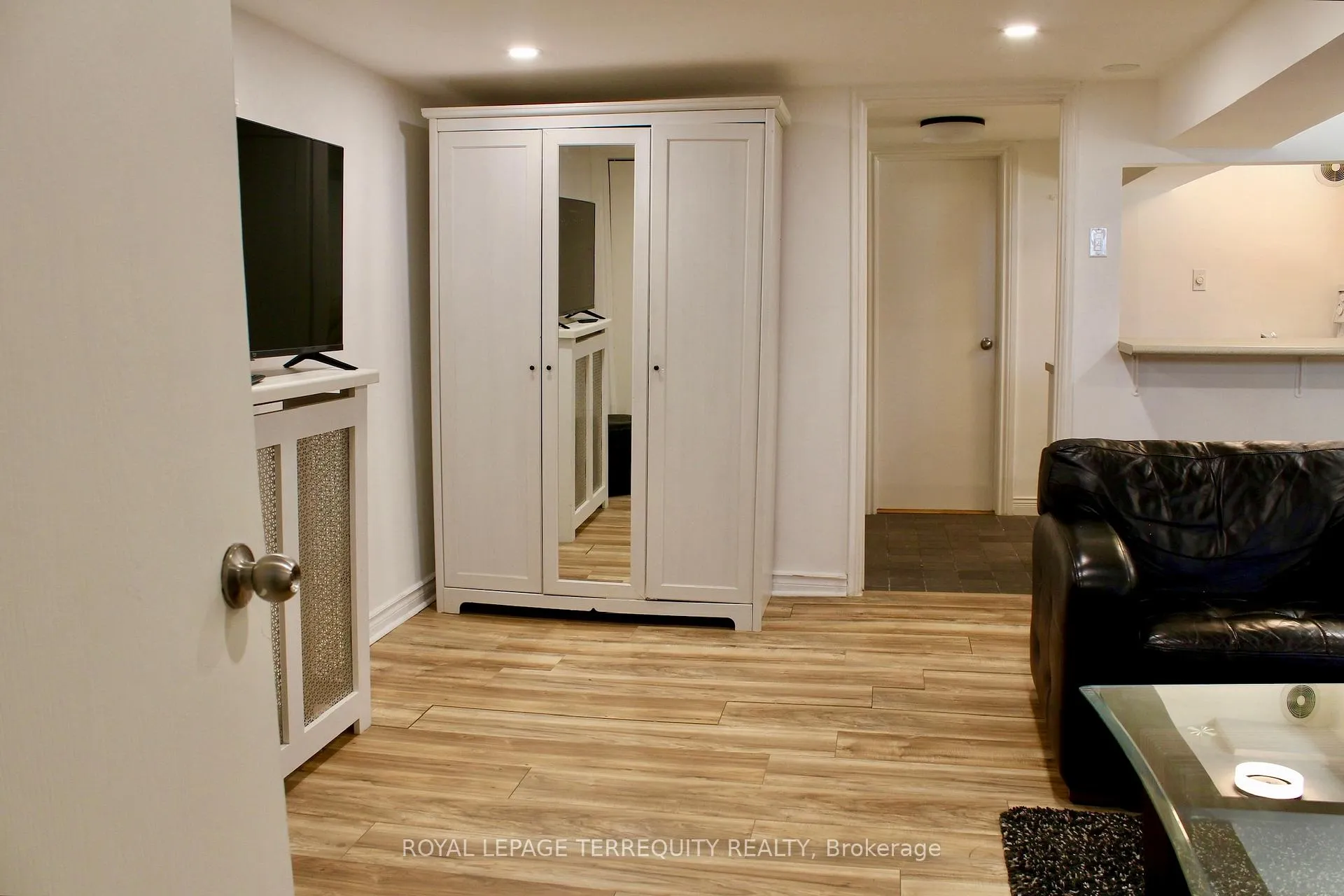 Photo 6 of Unit LOWER, 140 Wolverleigh Boulevard, Toronto, Danforth — HOMEH