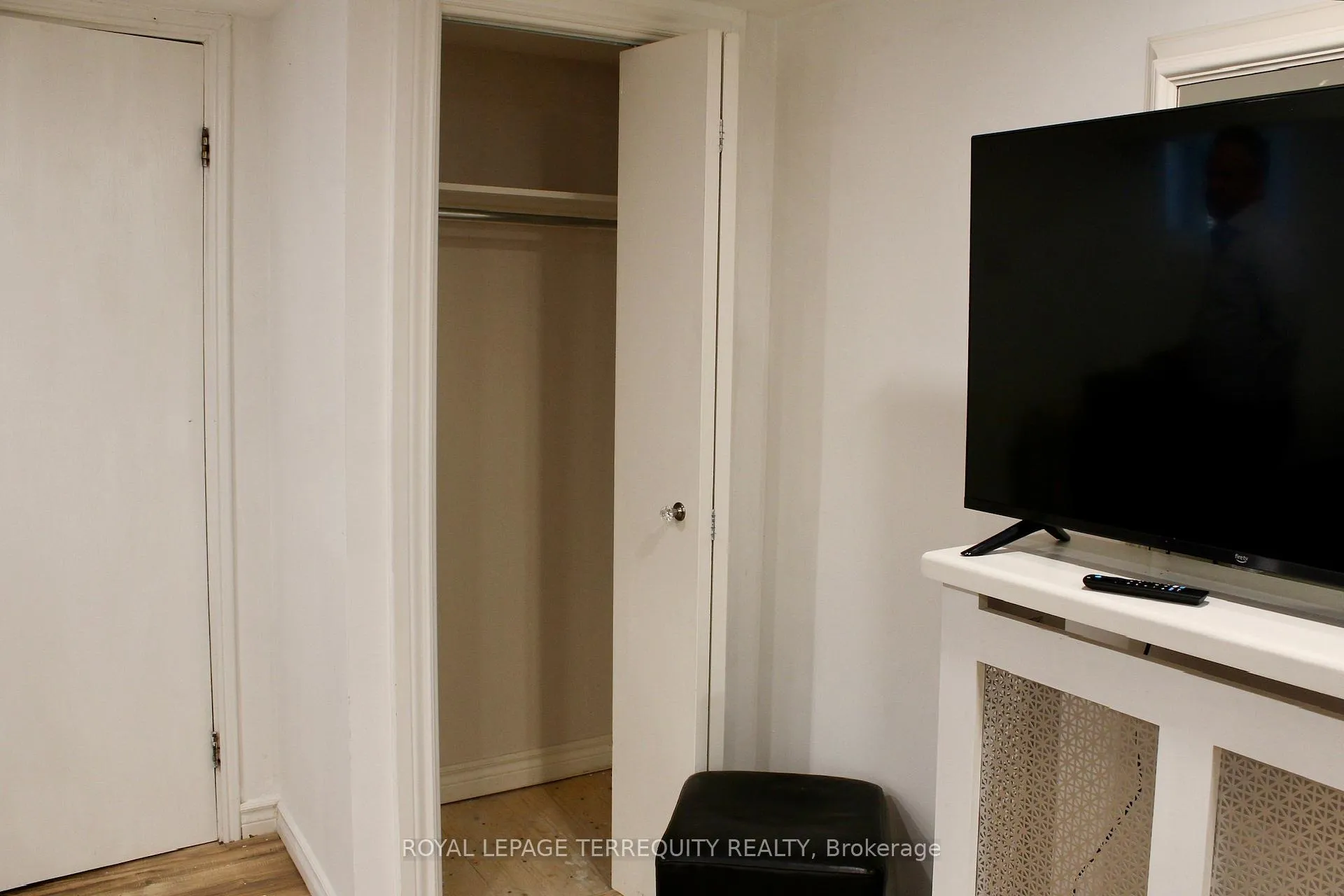 Photo 8 of Unit LOWER, 140 Wolverleigh Boulevard, Toronto, Danforth — HOMEH