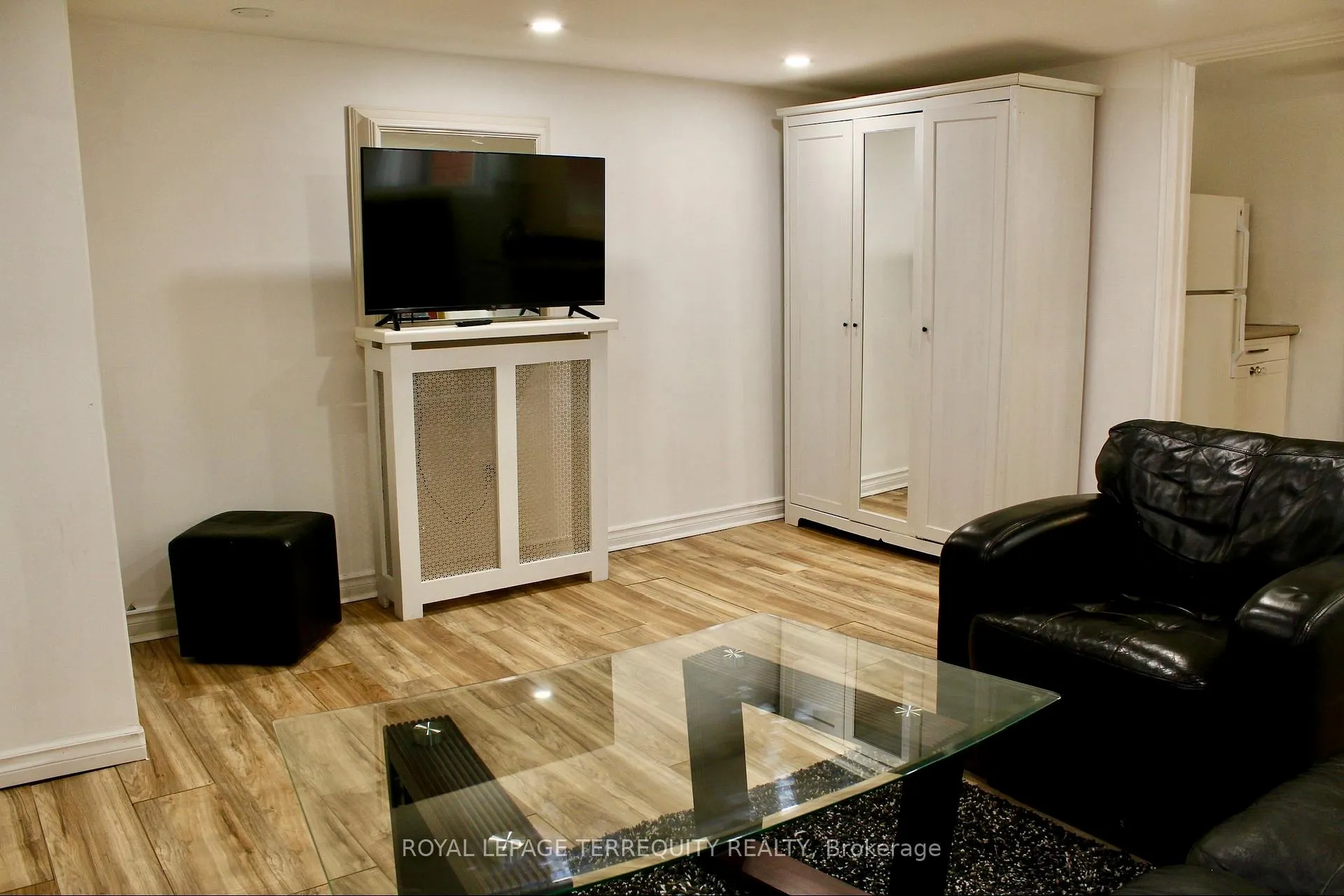 Photo 12 of Unit LOWER, 140 Wolverleigh Boulevard, Toronto, Danforth — HOMEH