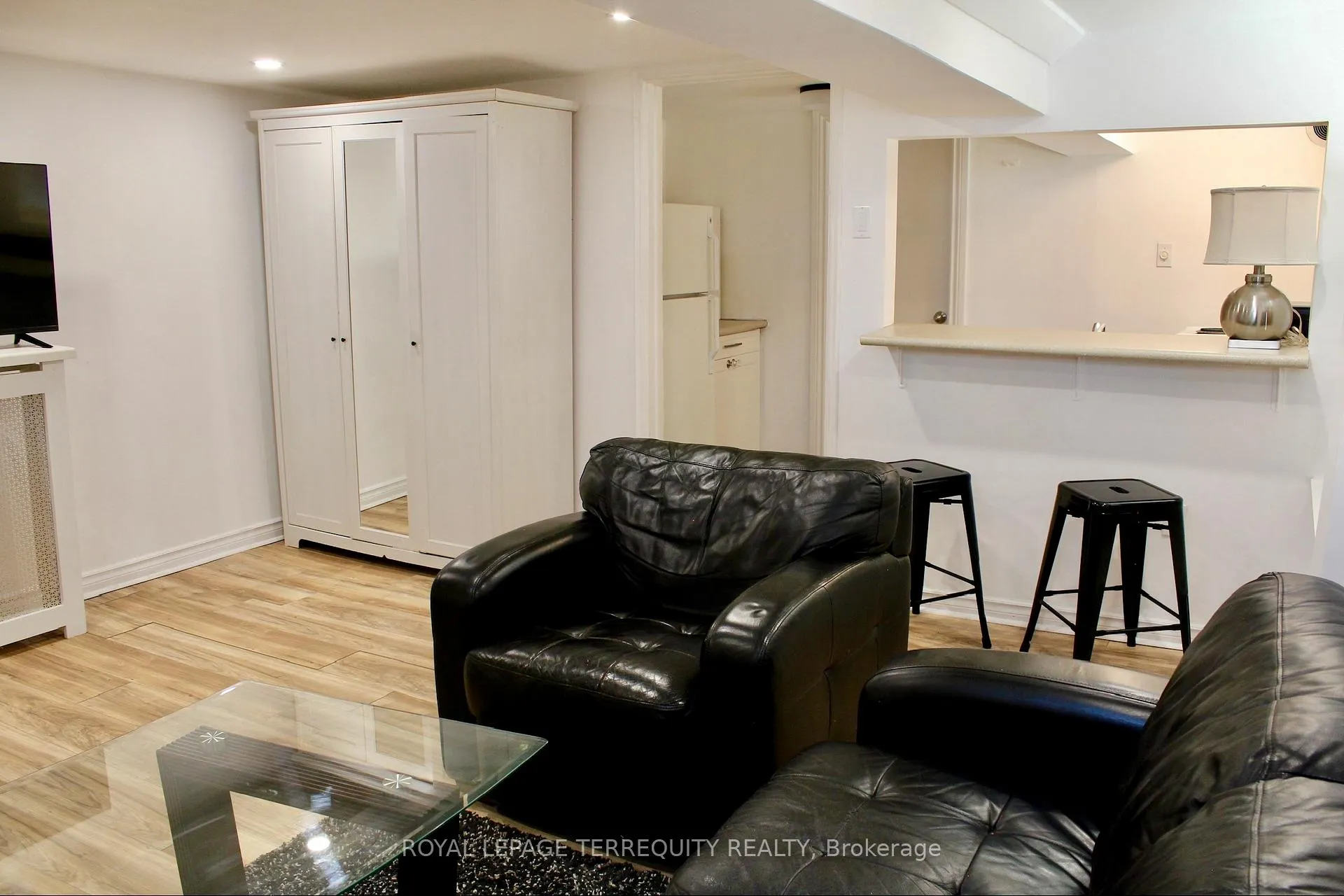 Photo 13 of Unit LOWER, 140 Wolverleigh Boulevard, Toronto, Danforth — HOMEH