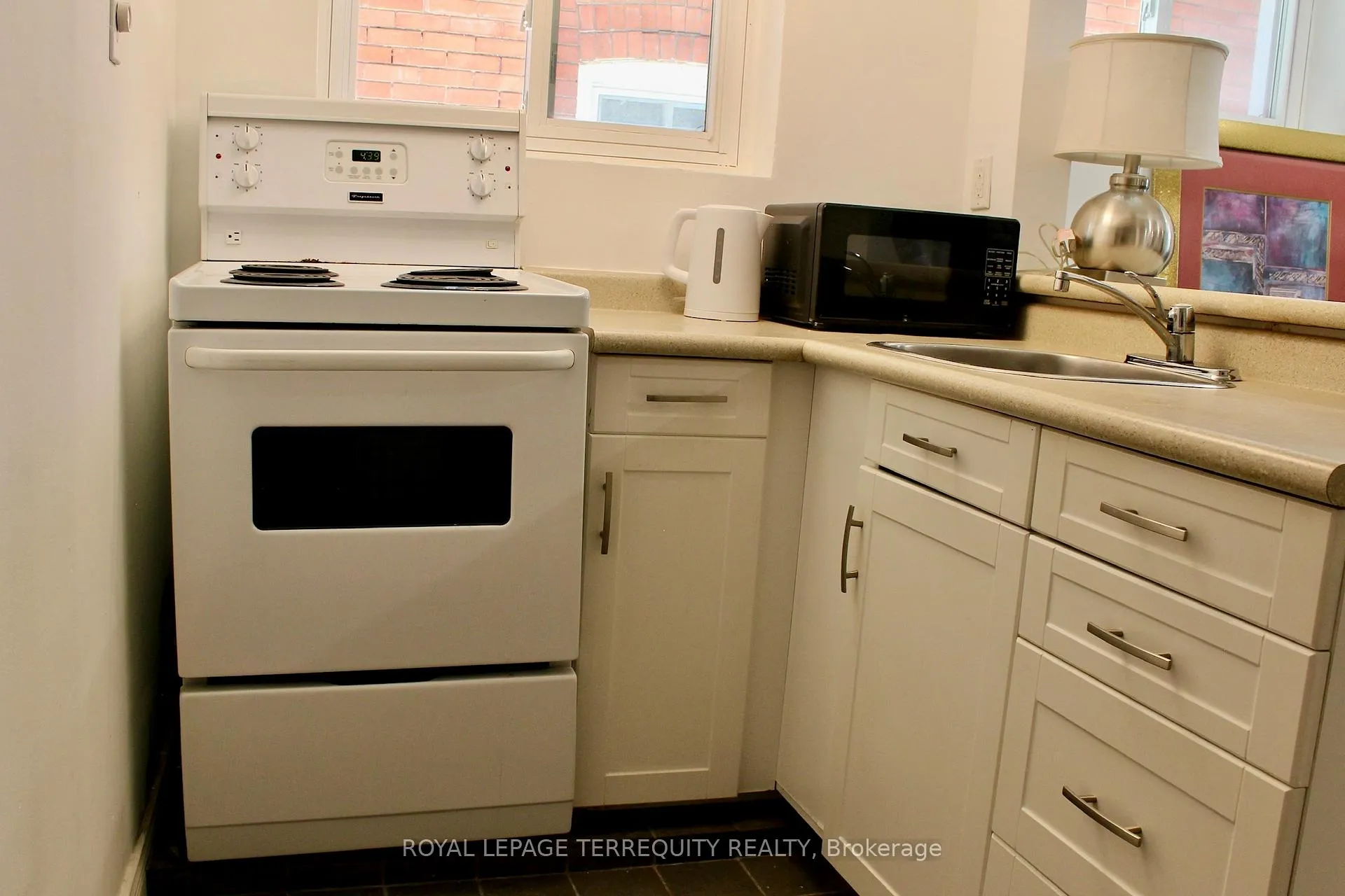 Photo 15 of Unit LOWER, 140 Wolverleigh Boulevard, Toronto, Danforth — HOMEH