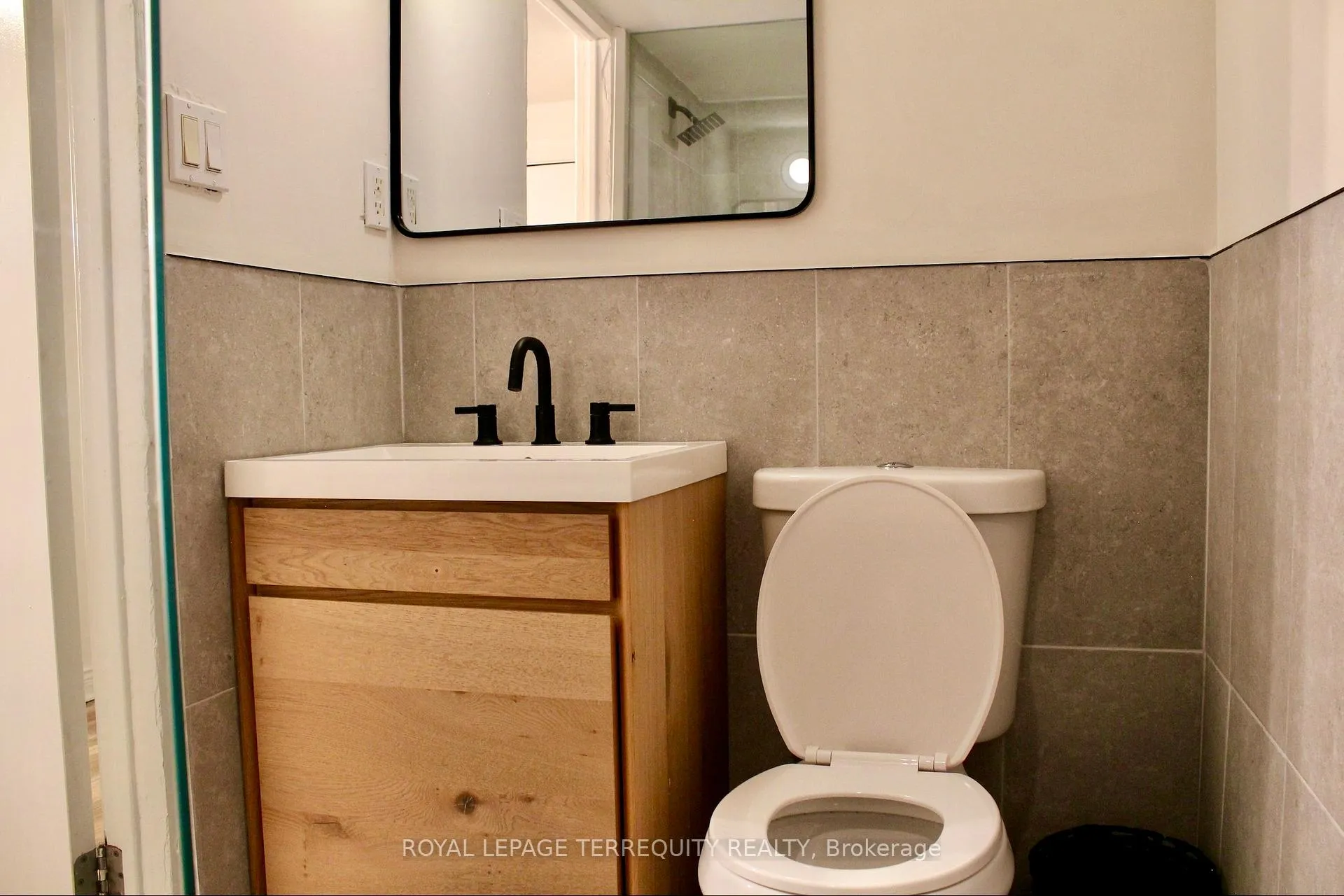 Photo 20 of Unit LOWER, 140 Wolverleigh Boulevard, Toronto, Danforth — HOMEH