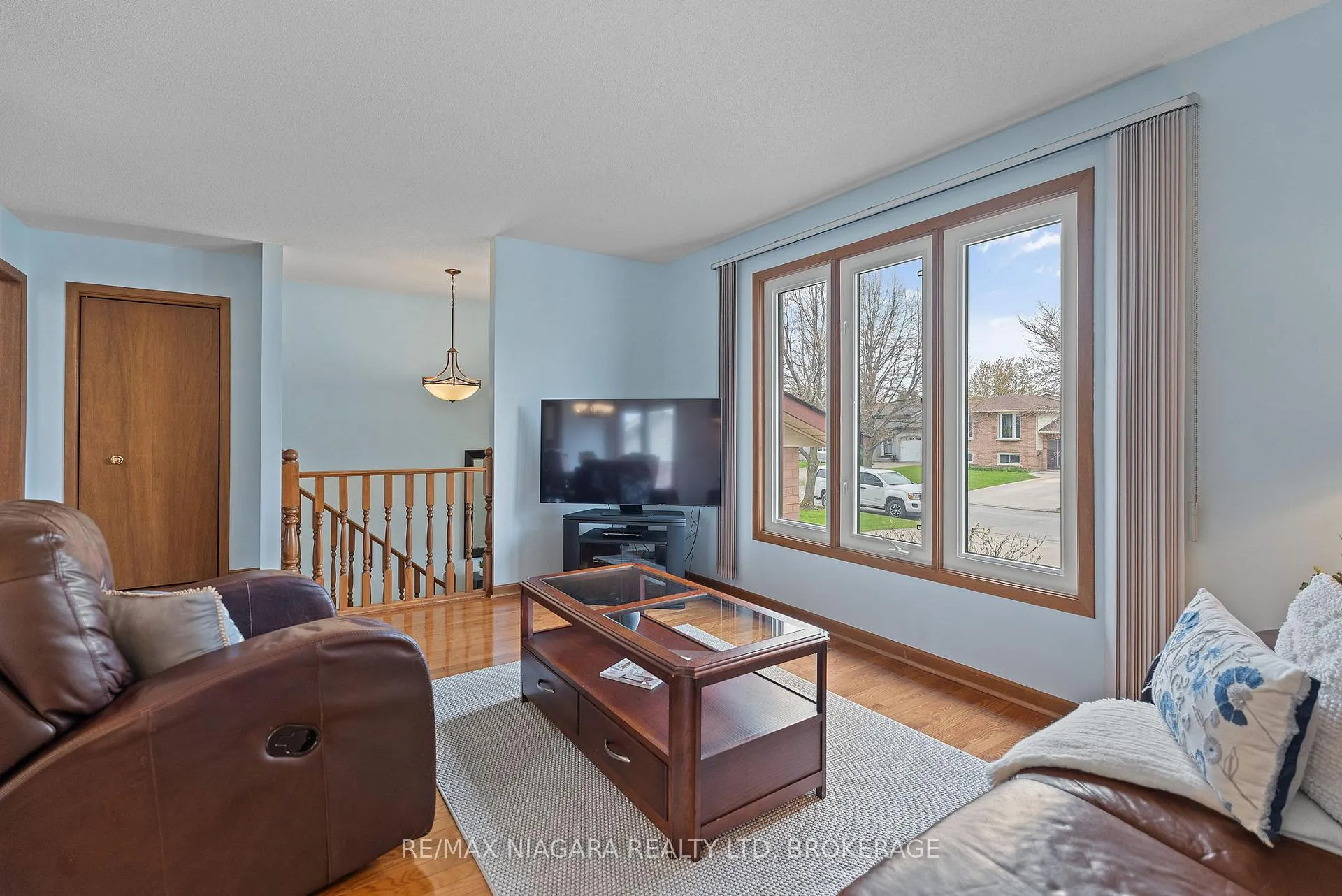 Photo 4 of 13 Cornwell Circle, St. Catharines, Ridley — HOMEH