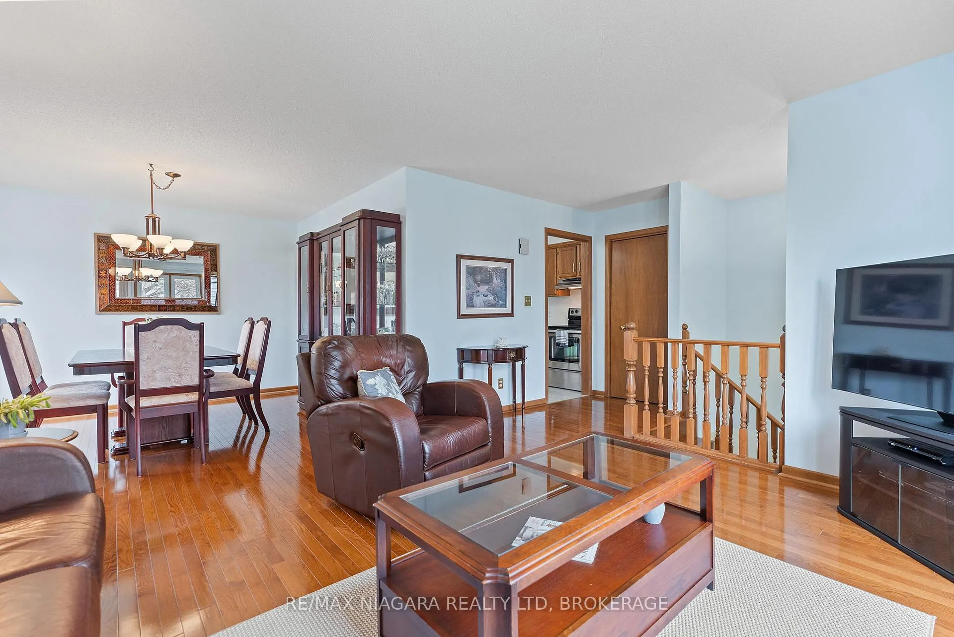 Photo 7 of 13 Cornwell Circle, St. Catharines, Ridley — HOMEH