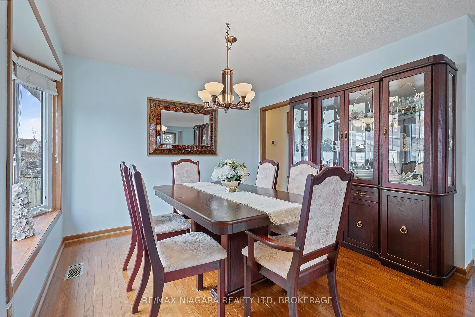 Photo 9 of 13 Cornwell Circle, St. Catharines, Ridley — HOMEH