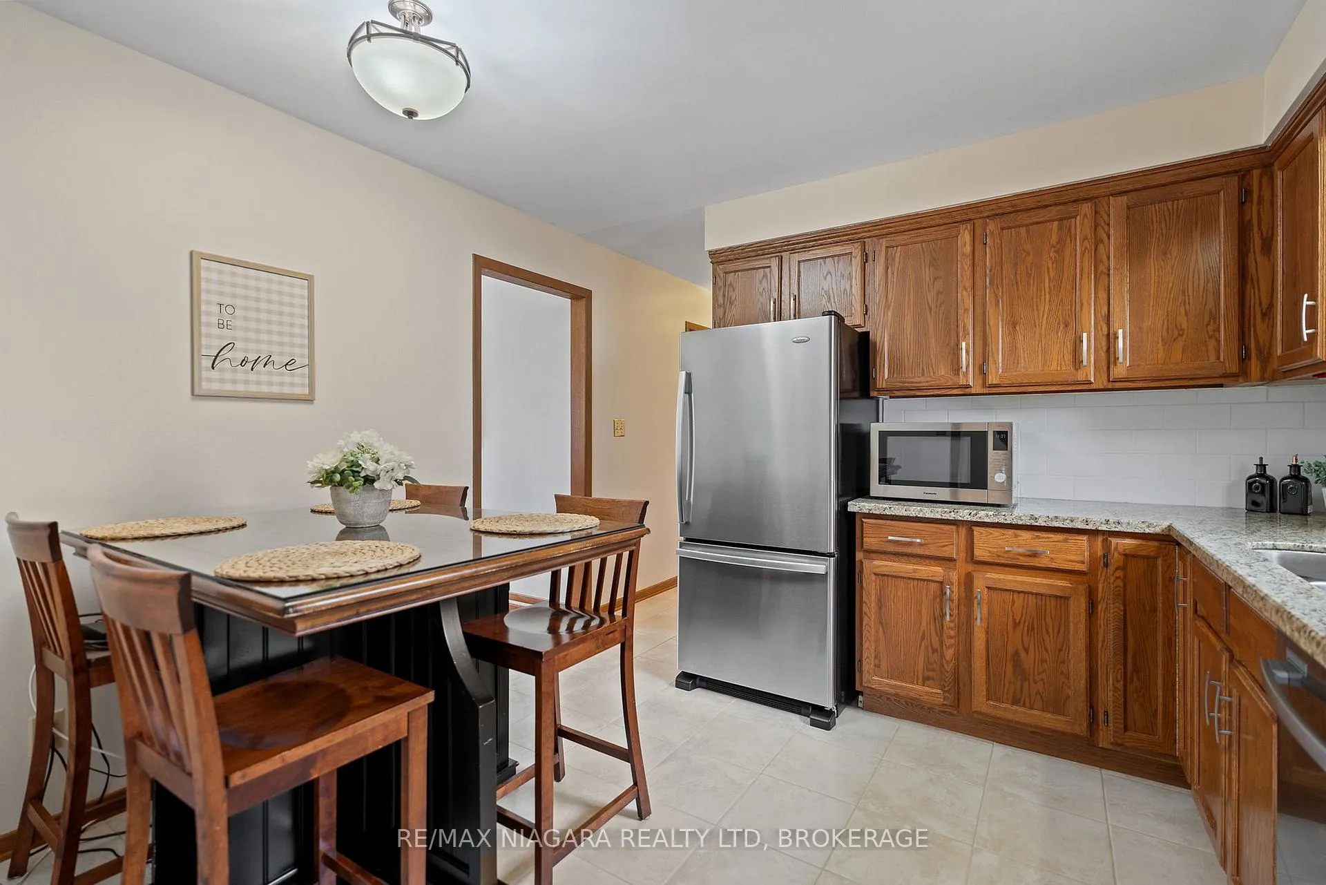 Photo 10 of 13 Cornwell Circle, St. Catharines, Ridley — HOMEH