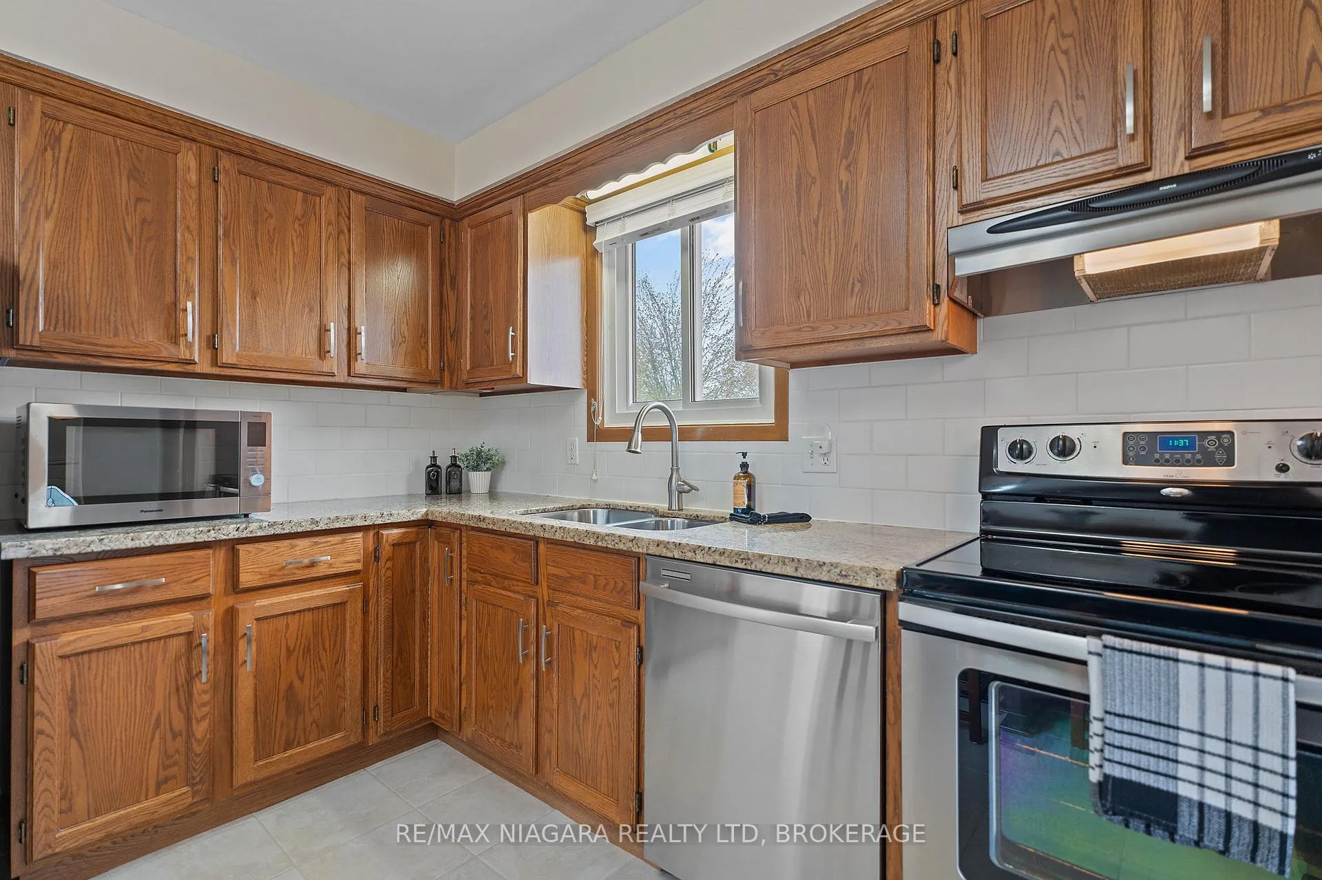Photo 13 of 13 Cornwell Circle, St. Catharines, Ridley — HOMEH