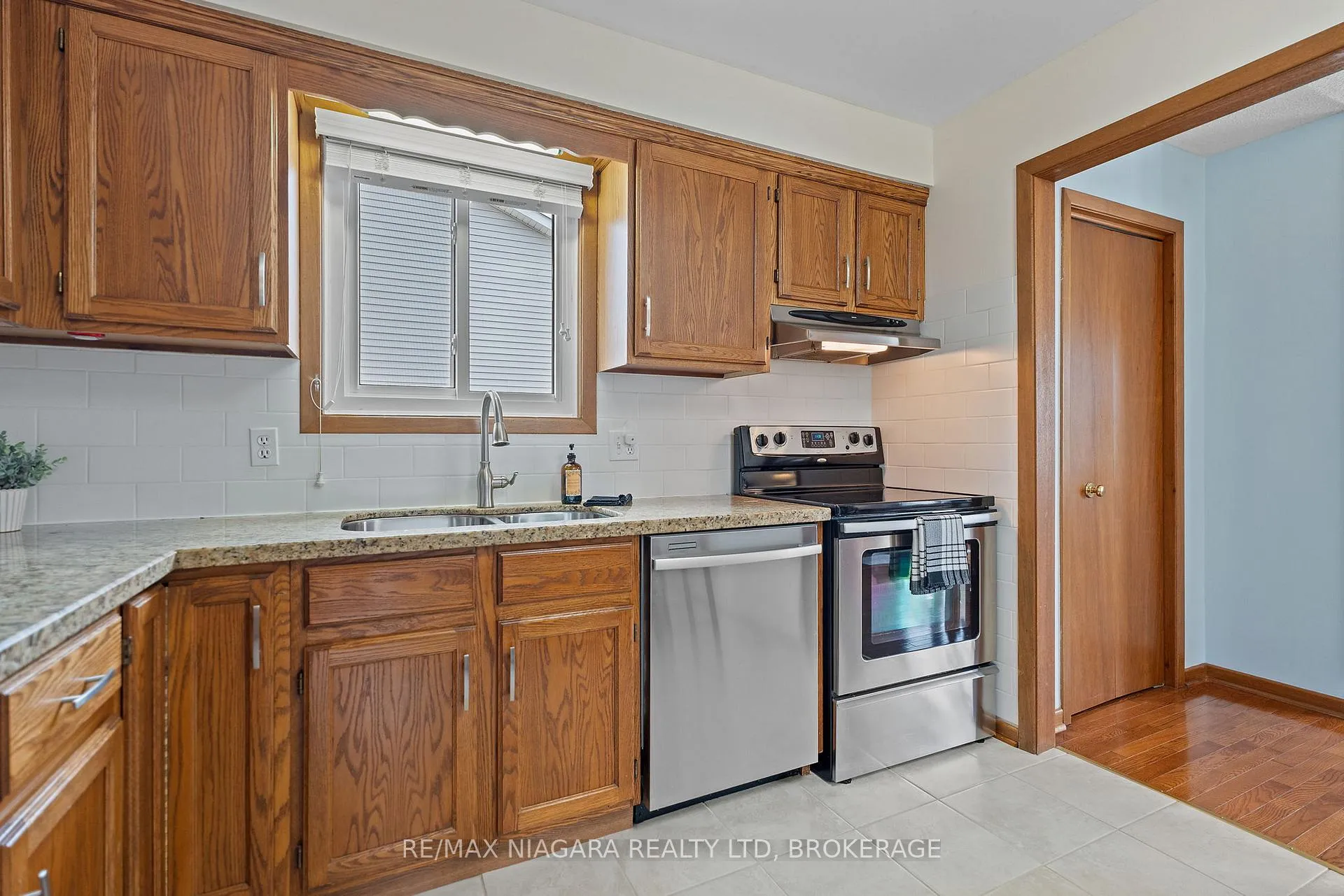 Photo 15 of 13 Cornwell Circle, St. Catharines, Ridley — HOMEH
