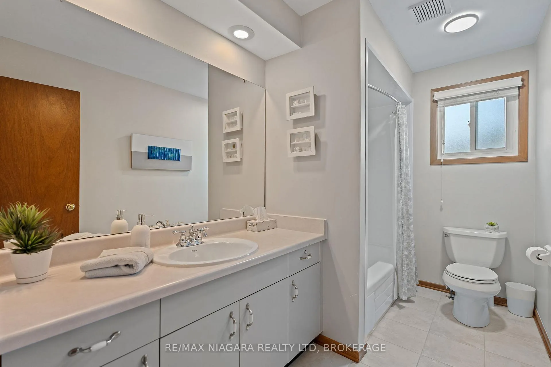 Photo 16 of 13 Cornwell Circle, St. Catharines, Ridley — HOMEH