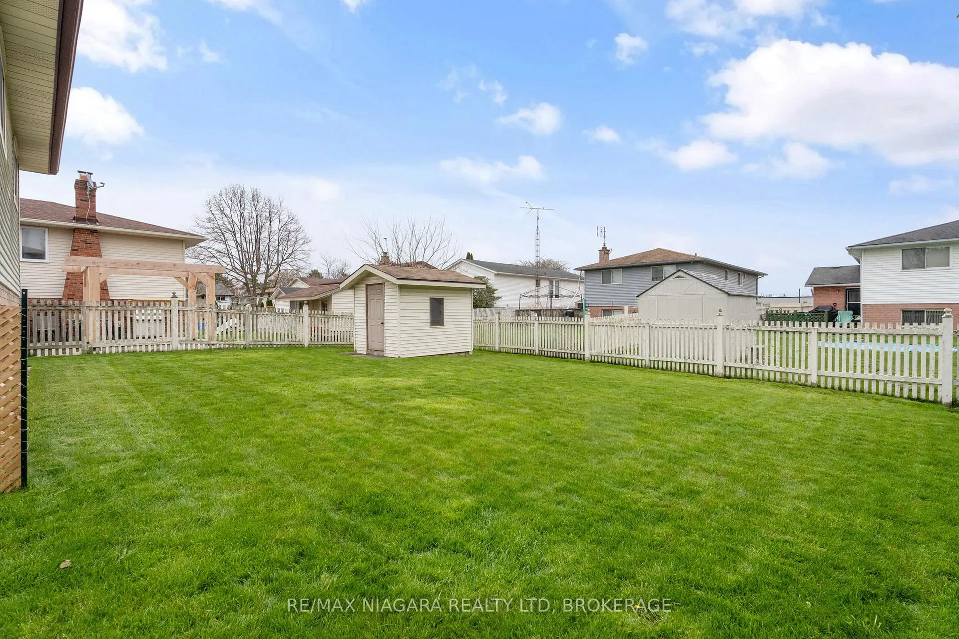 Photo 33 of 13 Cornwell Circle, St. Catharines, Ridley — HOMEH