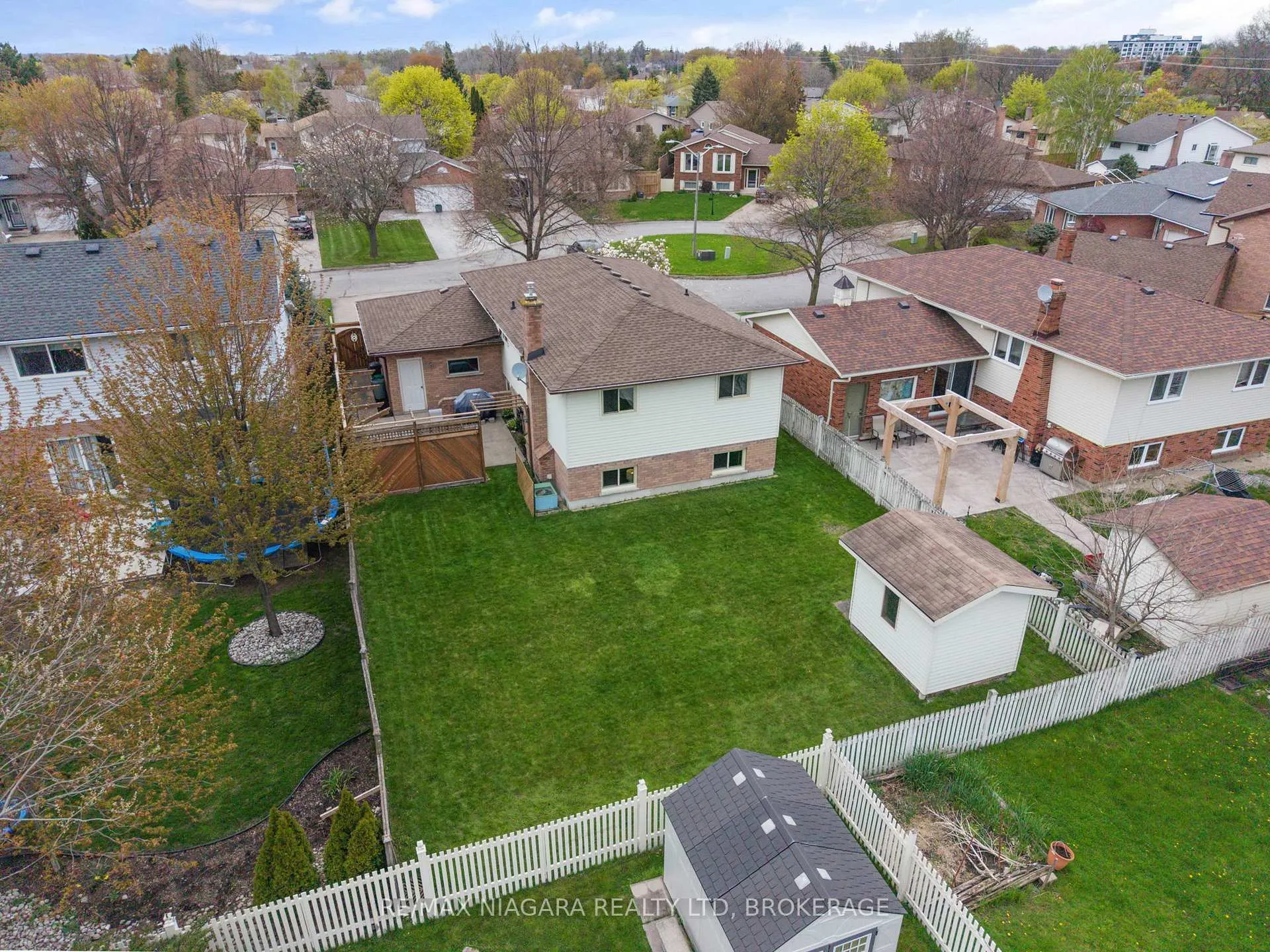 Photo 34 of 13 Cornwell Circle, St. Catharines, Ridley — HOMEH