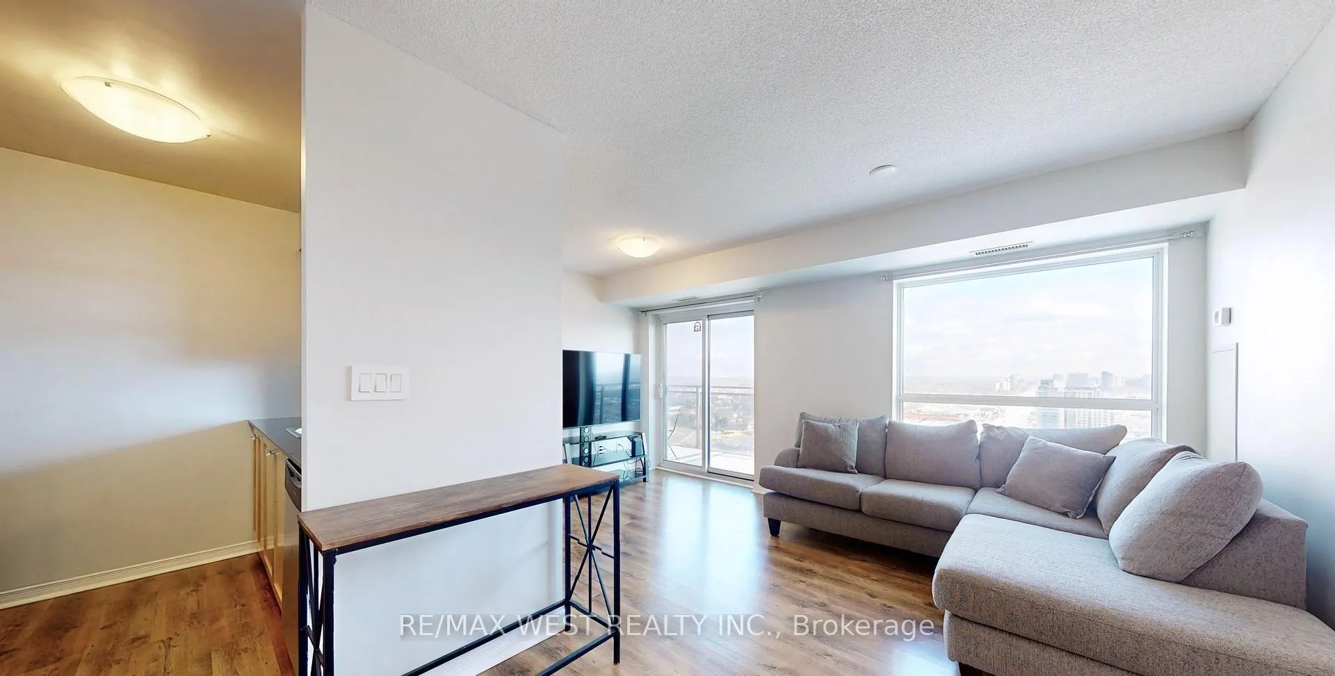 Photo 6 of Unit 2108, 215 Queen Street E, Brampton, Queen Street Corridor — HOMEH