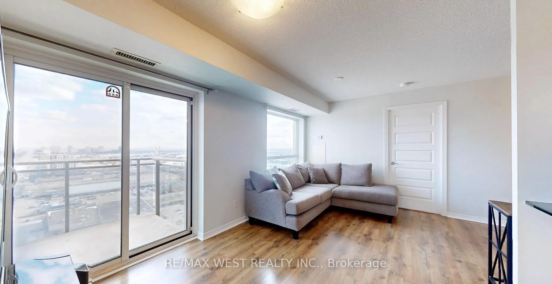 Photo 8 of Unit 2108, 215 Queen Street E, Brampton, Queen Street Corridor — HOMEH