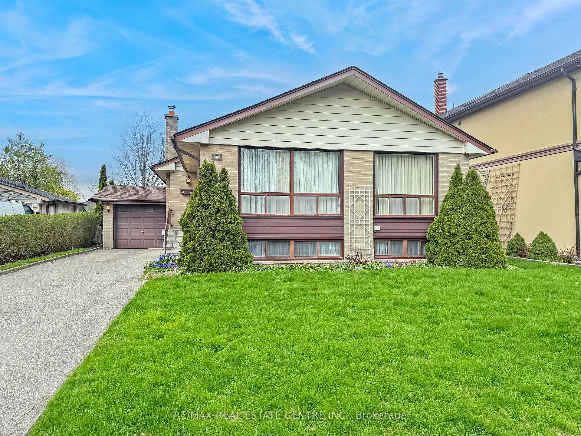 Photo 1 of 8 Powburn Place, Etobicoke, Willowridge-Martingrove-Richview — HOMEH