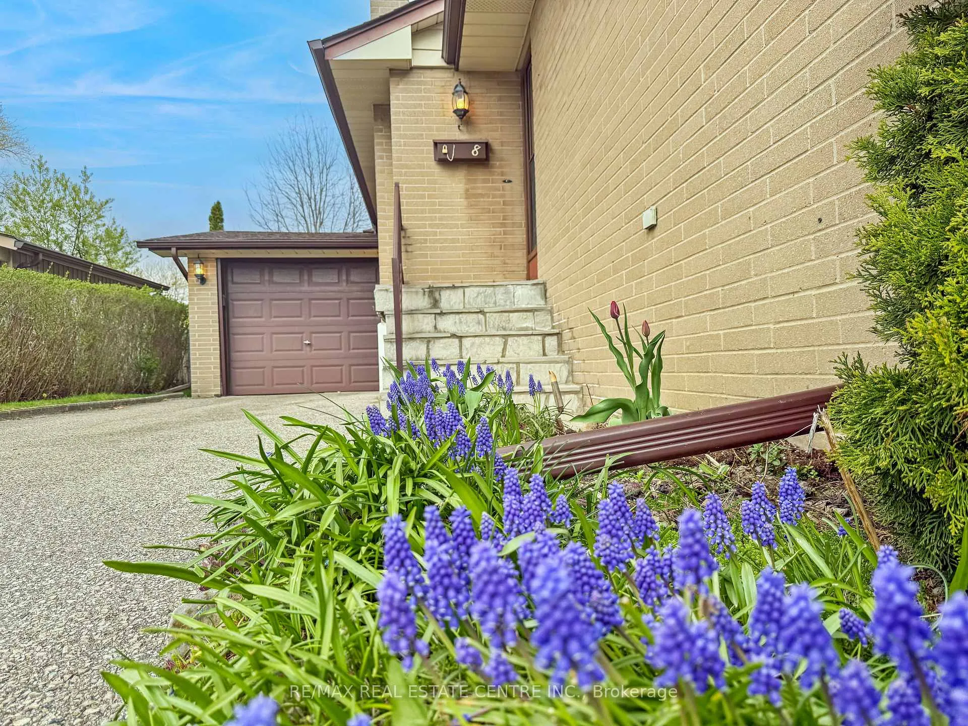 Photo 4 of 8 Powburn Place, Etobicoke, Willowridge-Martingrove-Richview — HOMEH