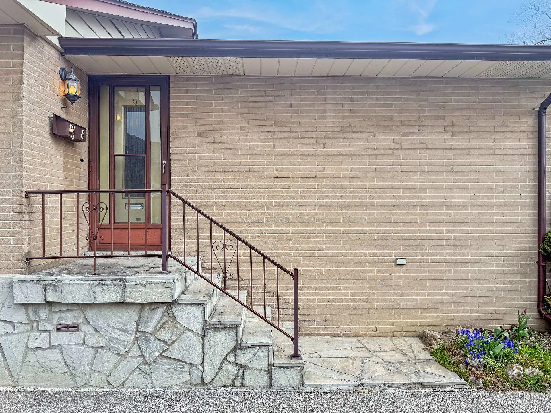Photo 6 of 8 Powburn Place, Etobicoke, Willowridge-Martingrove-Richview — HOMEH