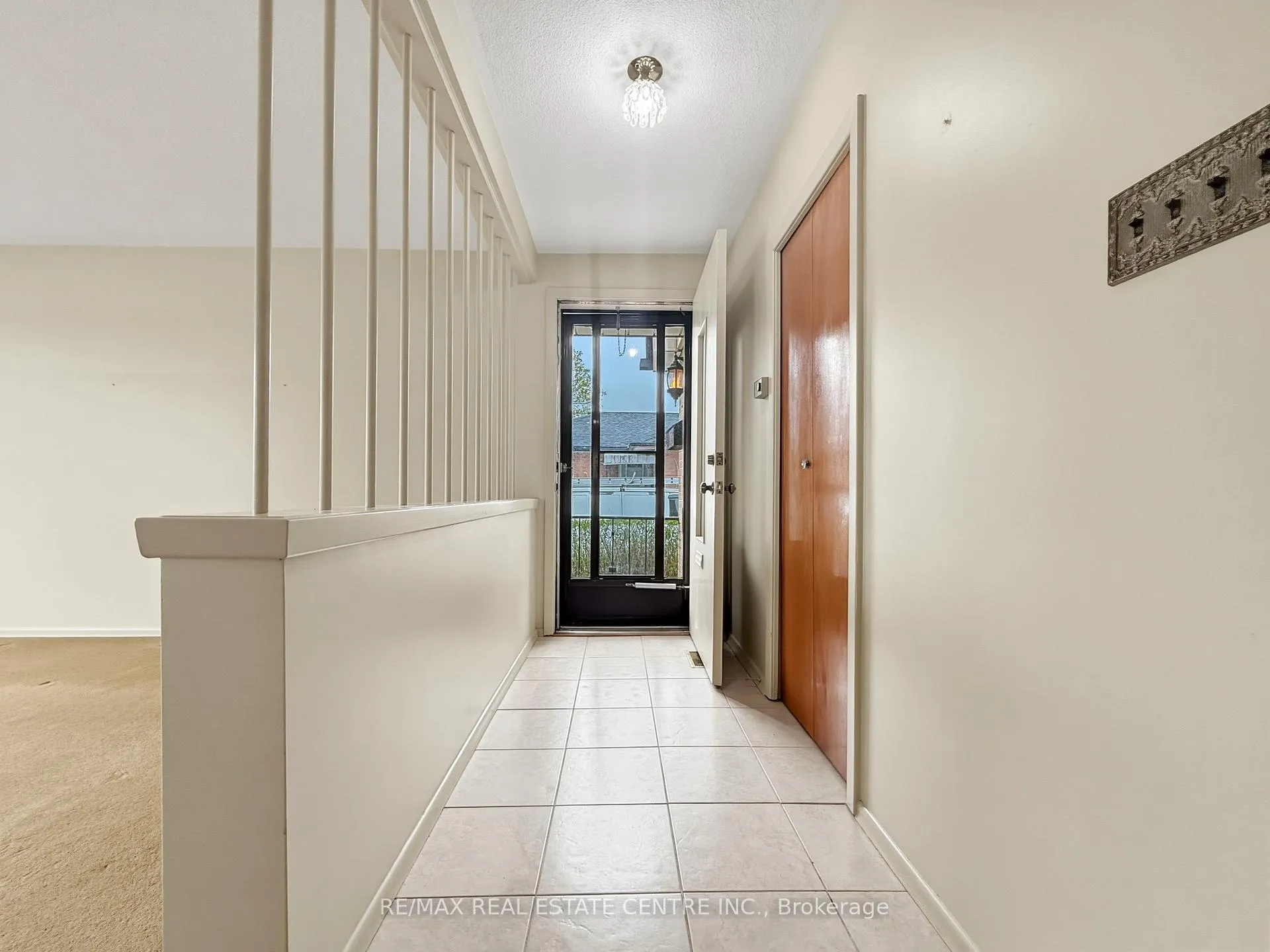 Photo 7 of 8 Powburn Place, Etobicoke, Willowridge-Martingrove-Richview — HOMEH