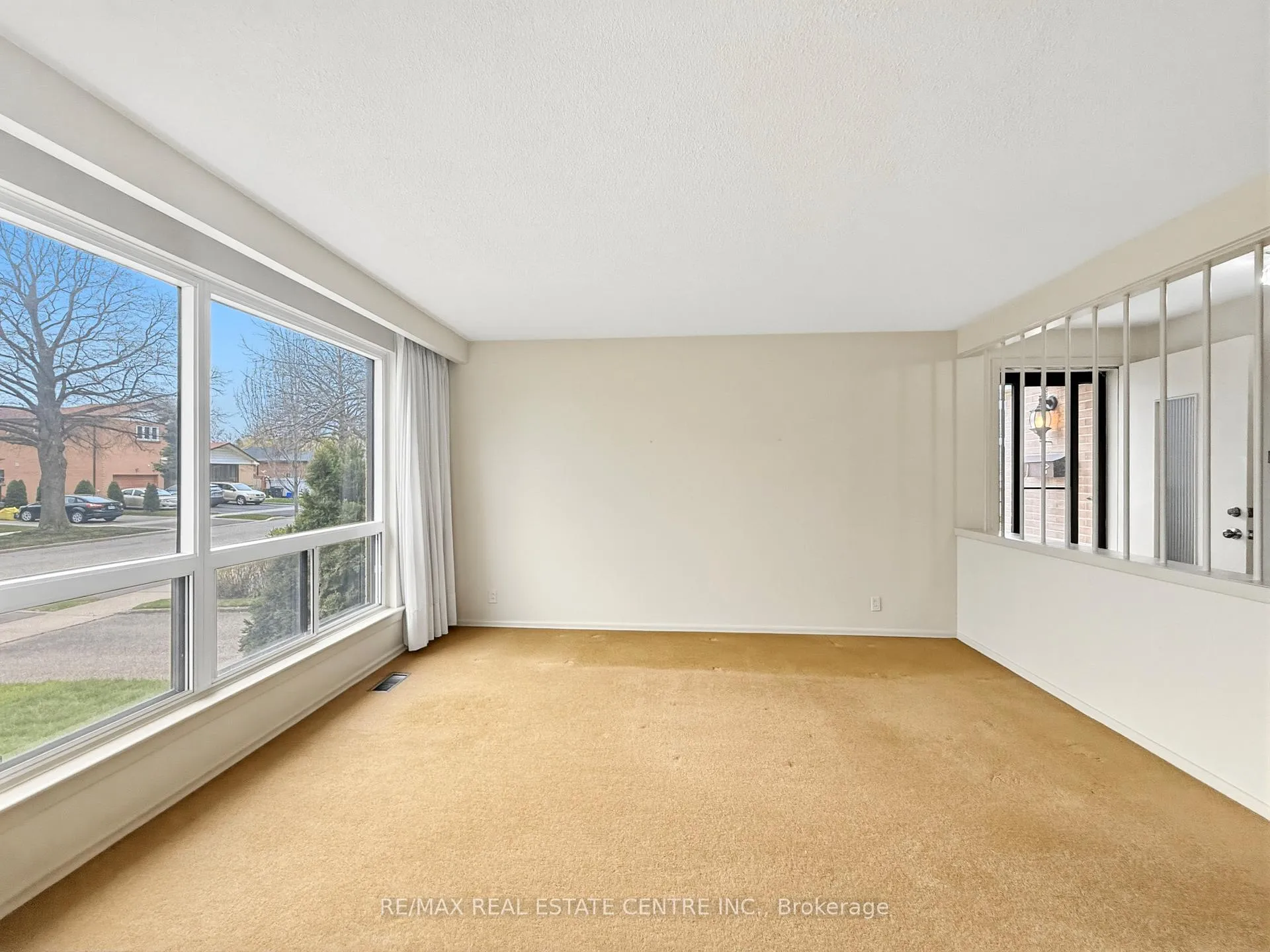 Photo 9 of 8 Powburn Place, Etobicoke, Willowridge-Martingrove-Richview — HOMEH