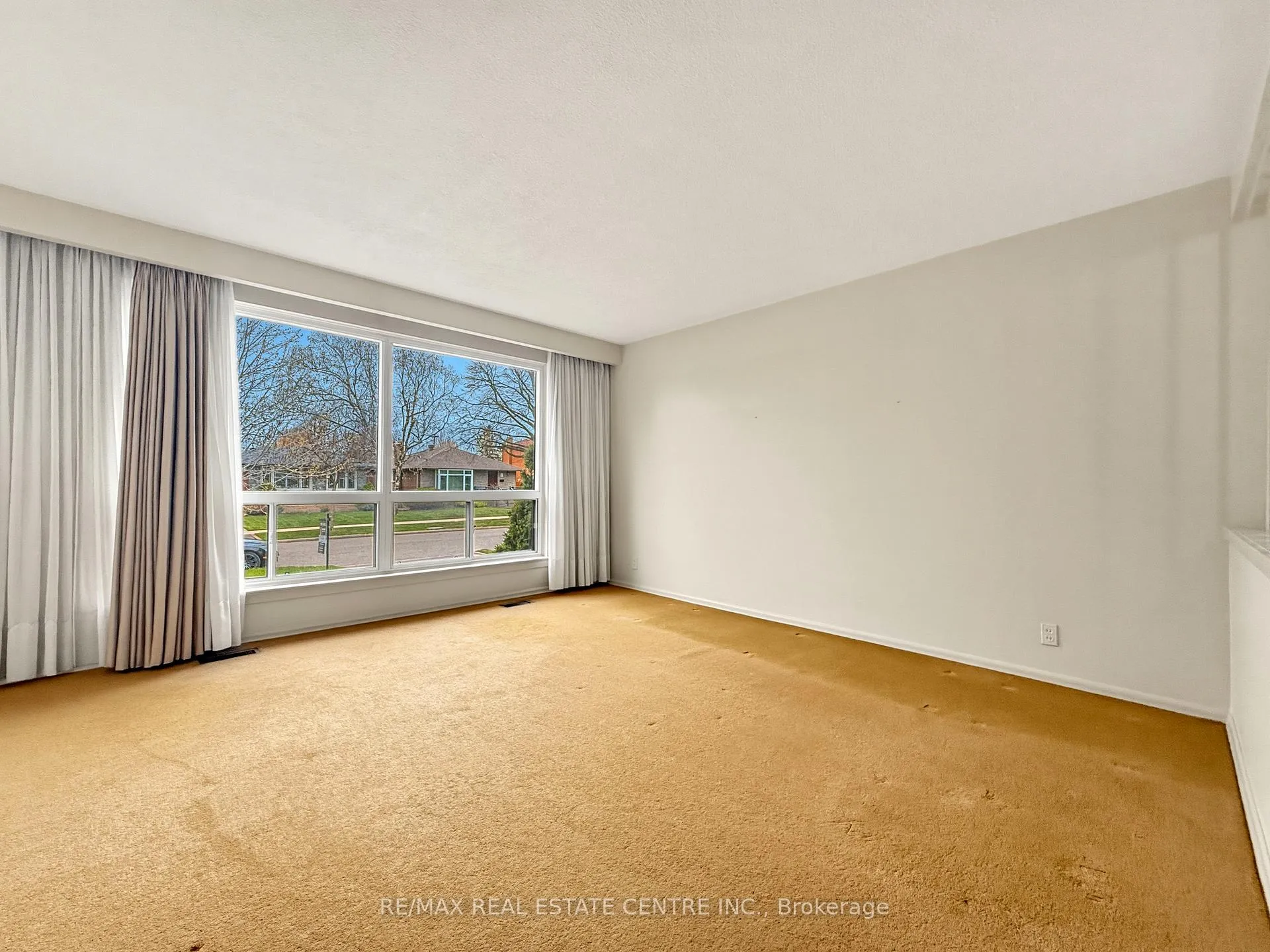 Photo 10 of 8 Powburn Place, Etobicoke, Willowridge-Martingrove-Richview — HOMEH