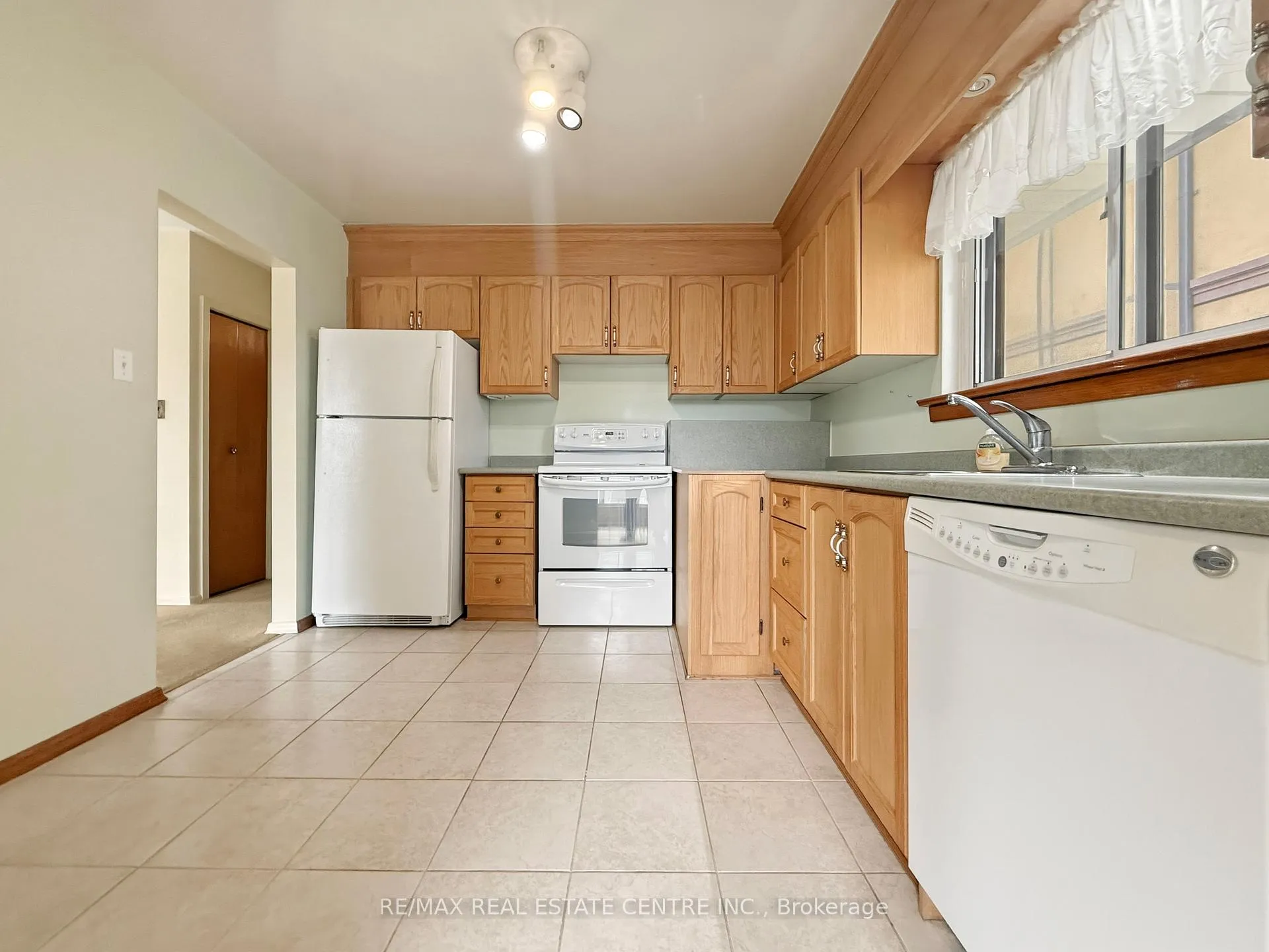 Photo 15 of 8 Powburn Place, Etobicoke, Willowridge-Martingrove-Richview — HOMEH
