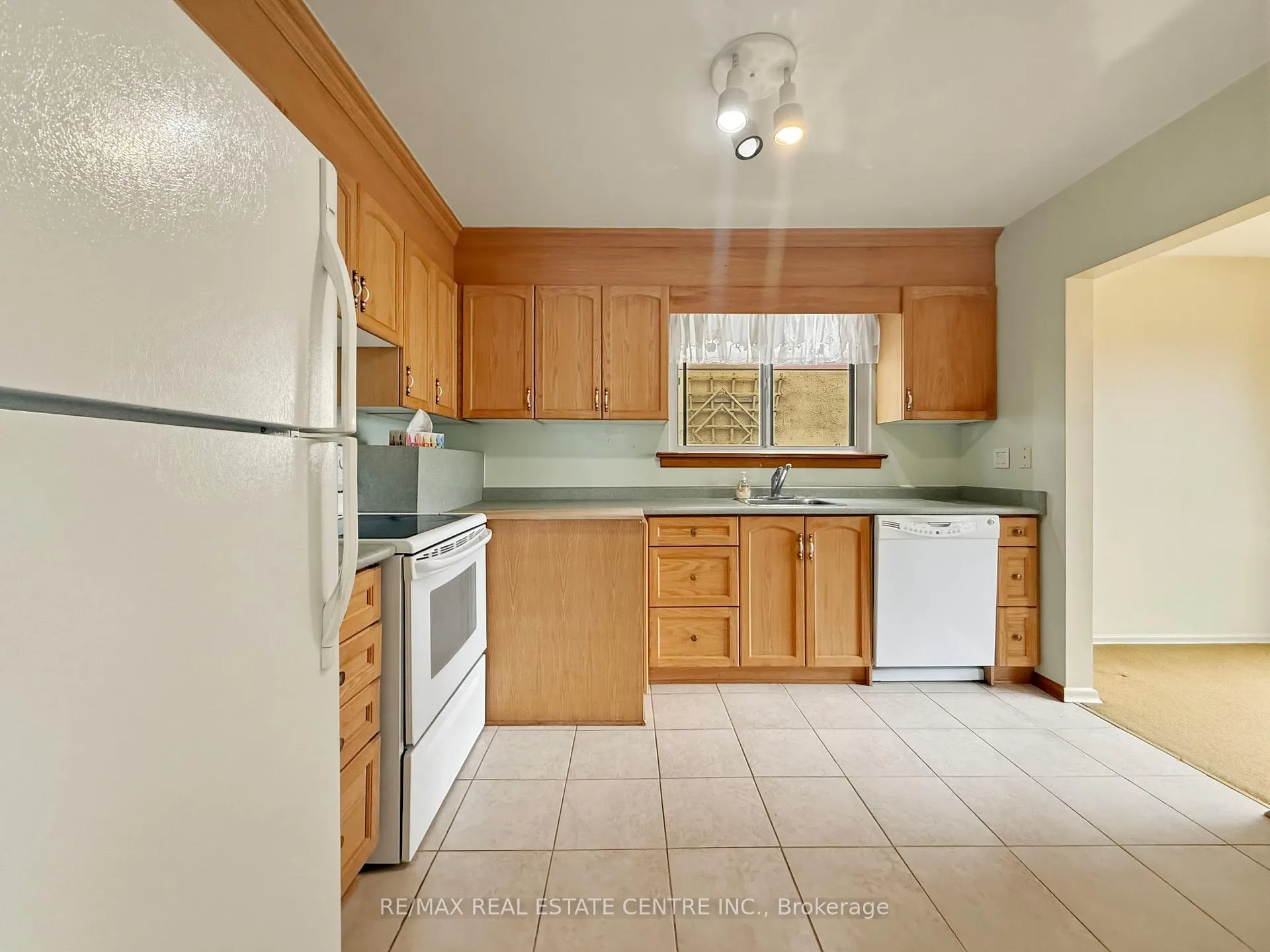 Photo 16 of 8 Powburn Place, Etobicoke, Willowridge-Martingrove-Richview — HOMEH