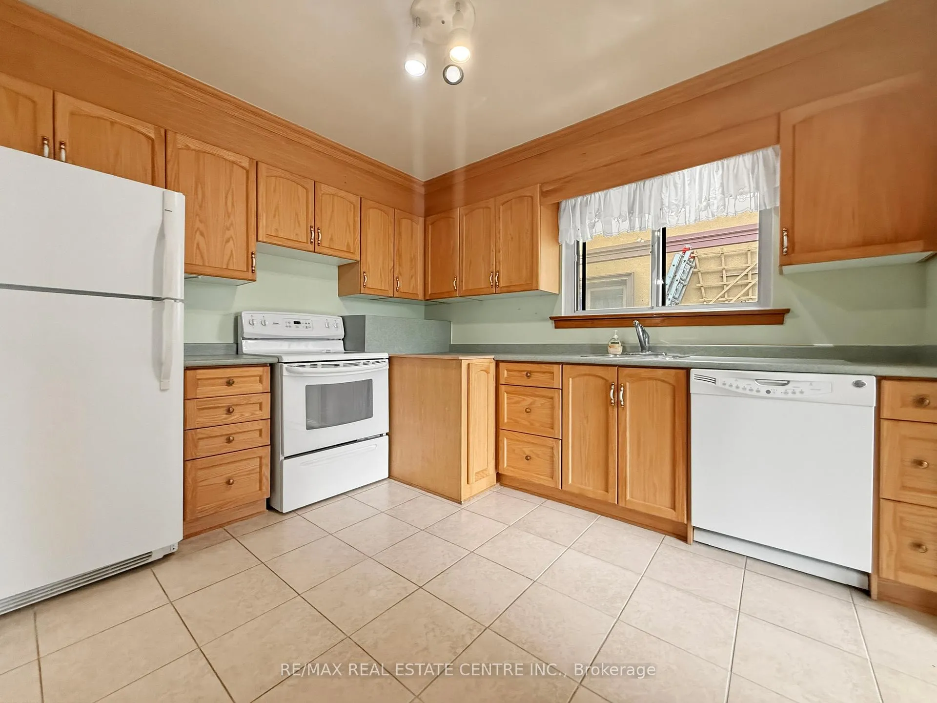 Photo 17 of 8 Powburn Place, Etobicoke, Willowridge-Martingrove-Richview — HOMEH