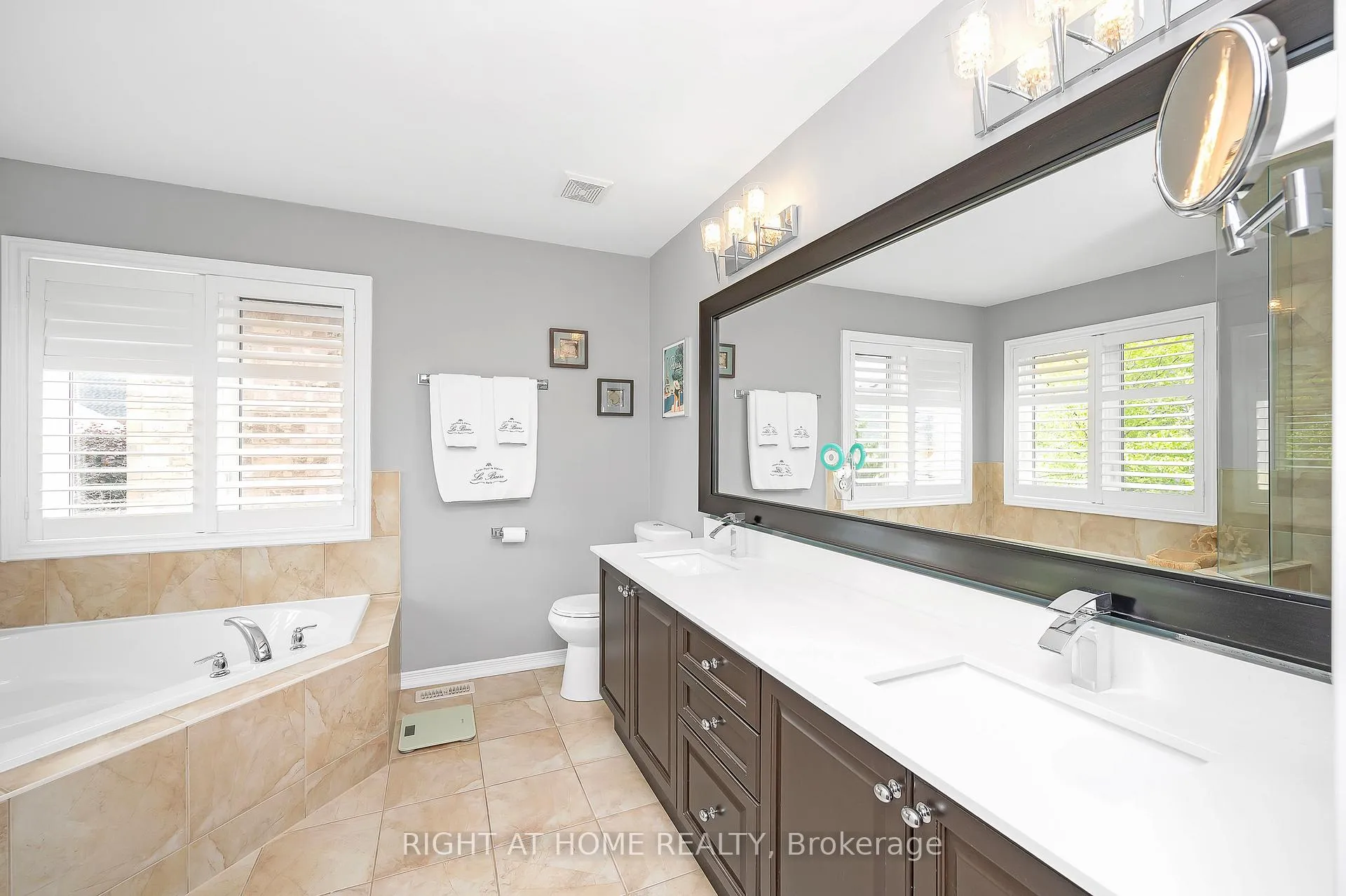 Photo 12 of 4789 Thomas Alton Boulevard, Burlington, Alton — HOMEH