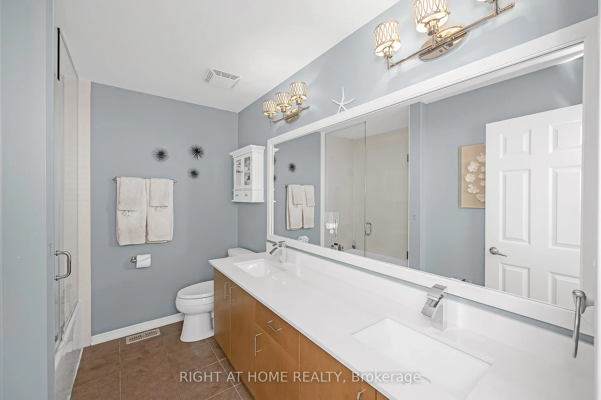 Photo 15 of 4789 Thomas Alton Boulevard, Burlington, Alton — HOMEH
