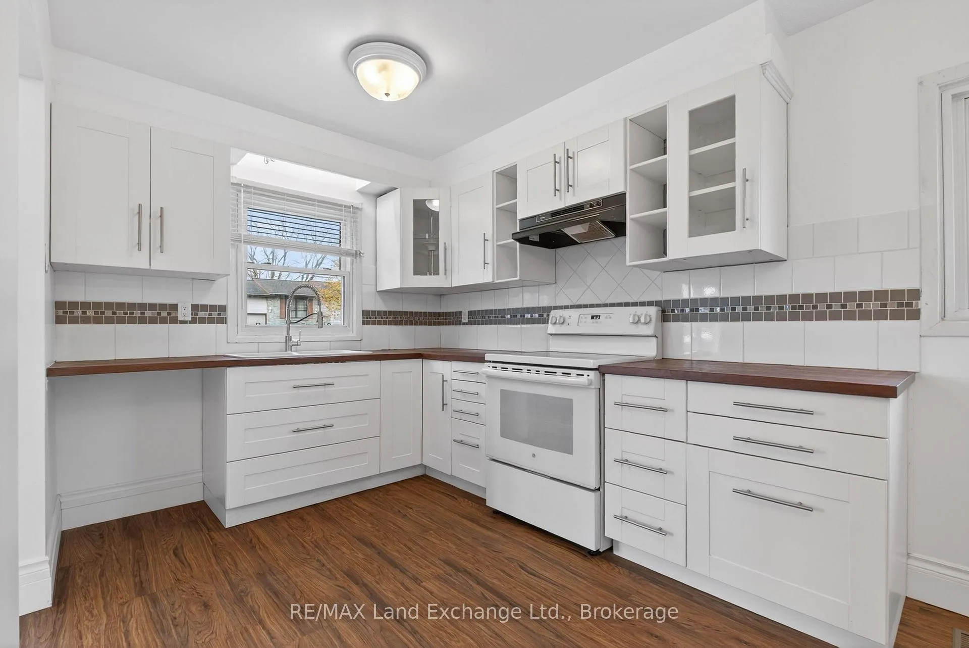 Photo 10 of 824 Andrew Malcolm Drive, Kincardine — HOMEH