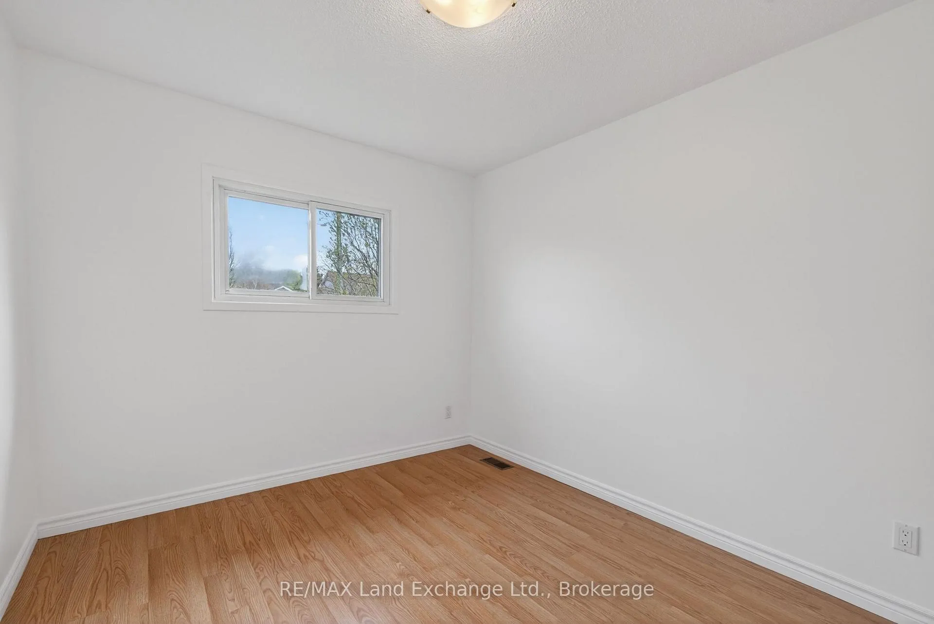 Photo 15 of 824 Andrew Malcolm Drive, Kincardine — HOMEH