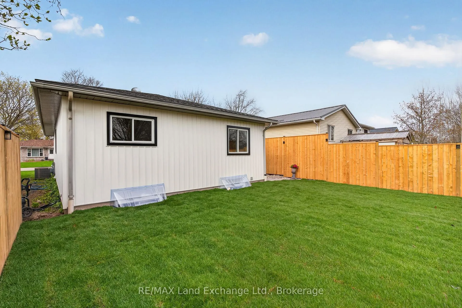 Photo 24 of 824 Andrew Malcolm Drive, Kincardine — HOMEH