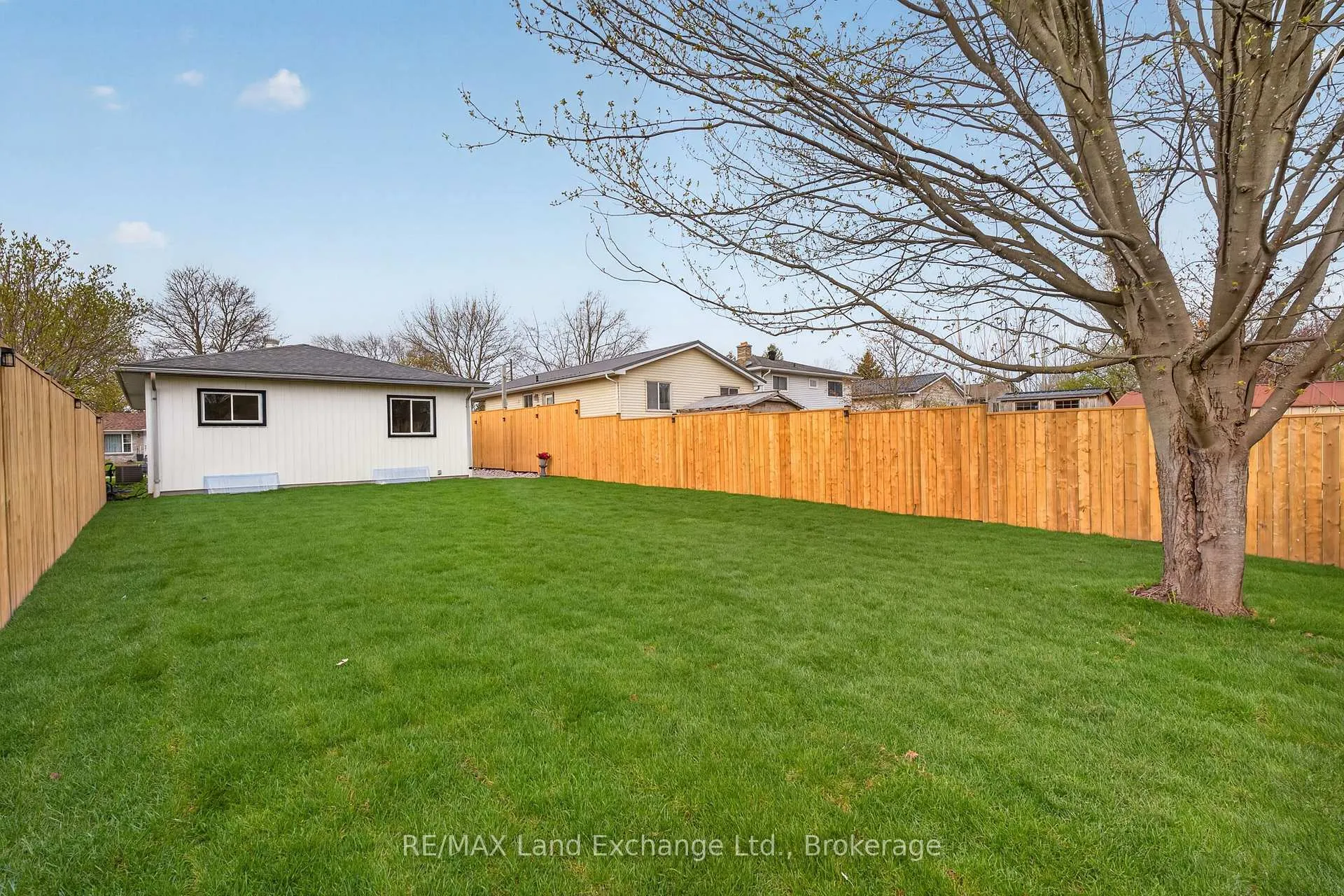 Photo 25 of 824 Andrew Malcolm Drive, Kincardine — HOMEH